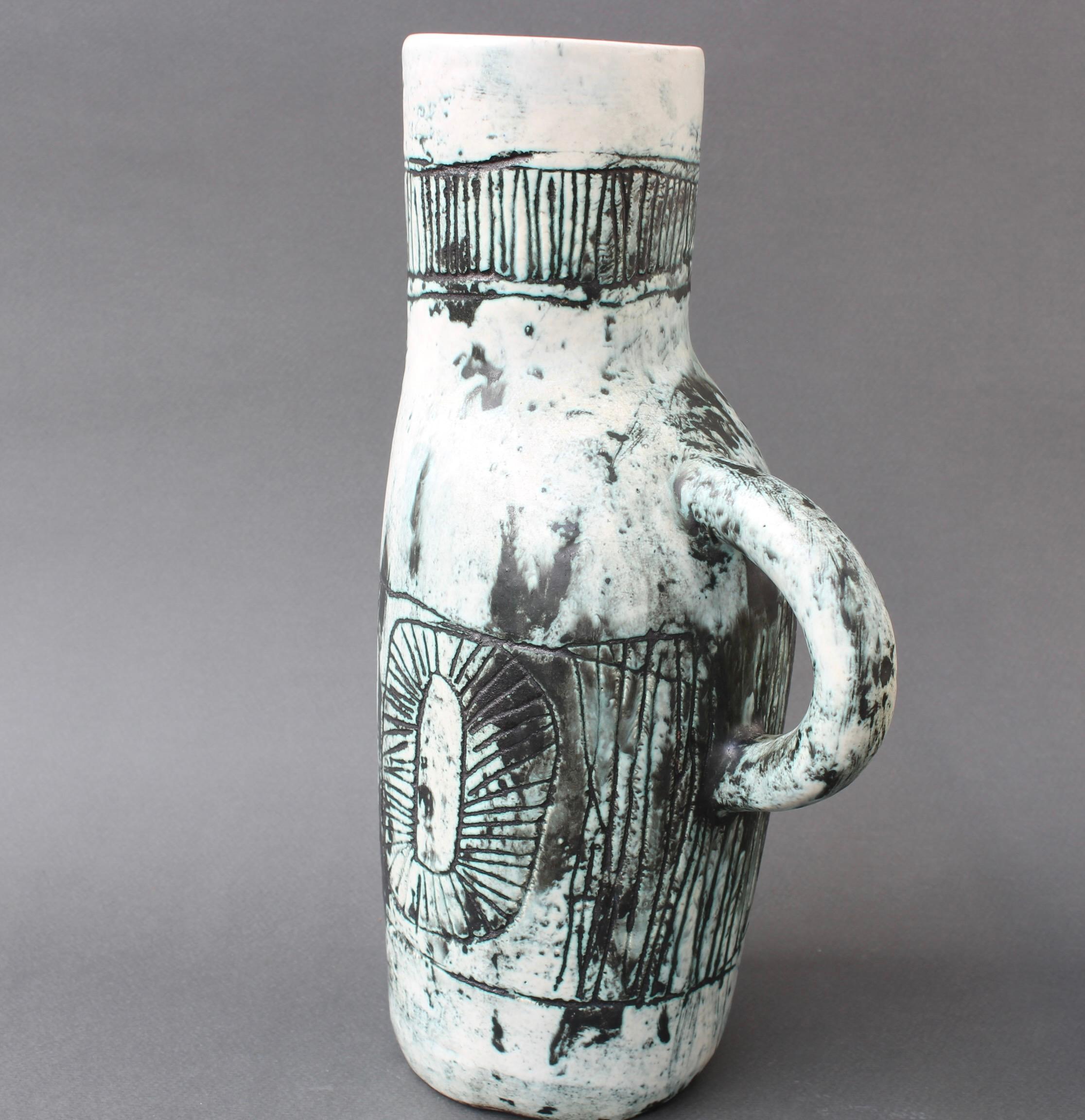 Céramique Pichet en céramique du milieu du siècle et ensemble de tasses à boire de Jacques Blin, vers 1950 en vente