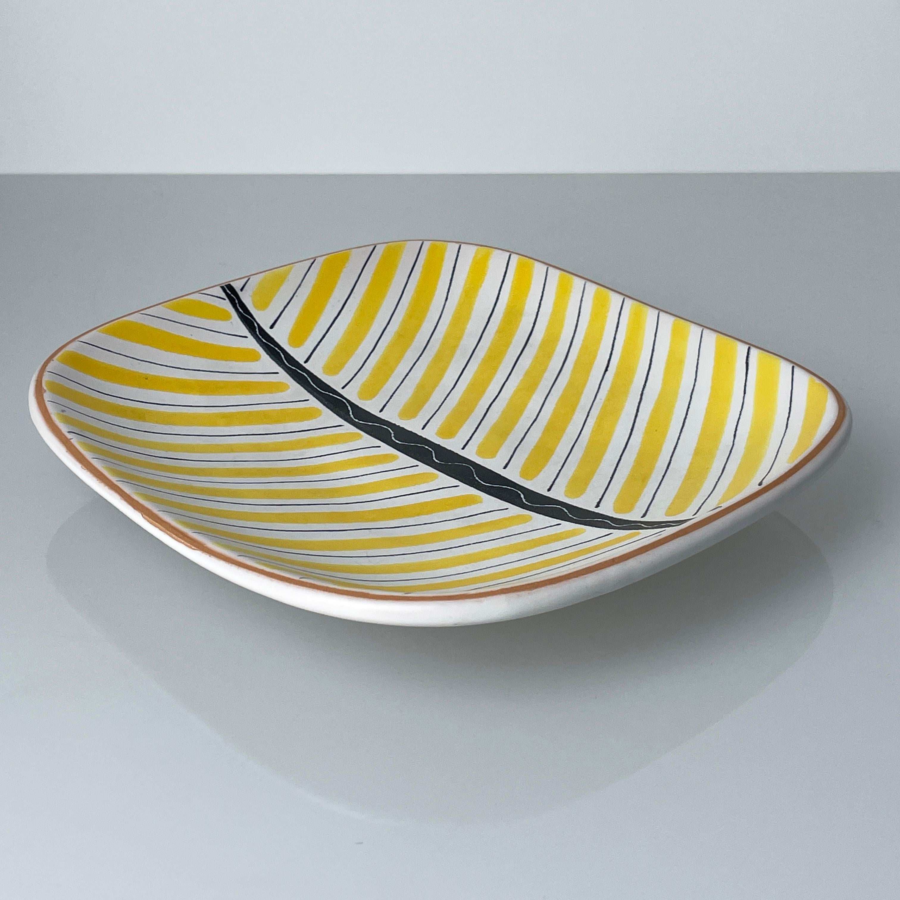 Assiette en céramique du milieu du siècle par Hans Albert, Zürich, Suisse en vente 1