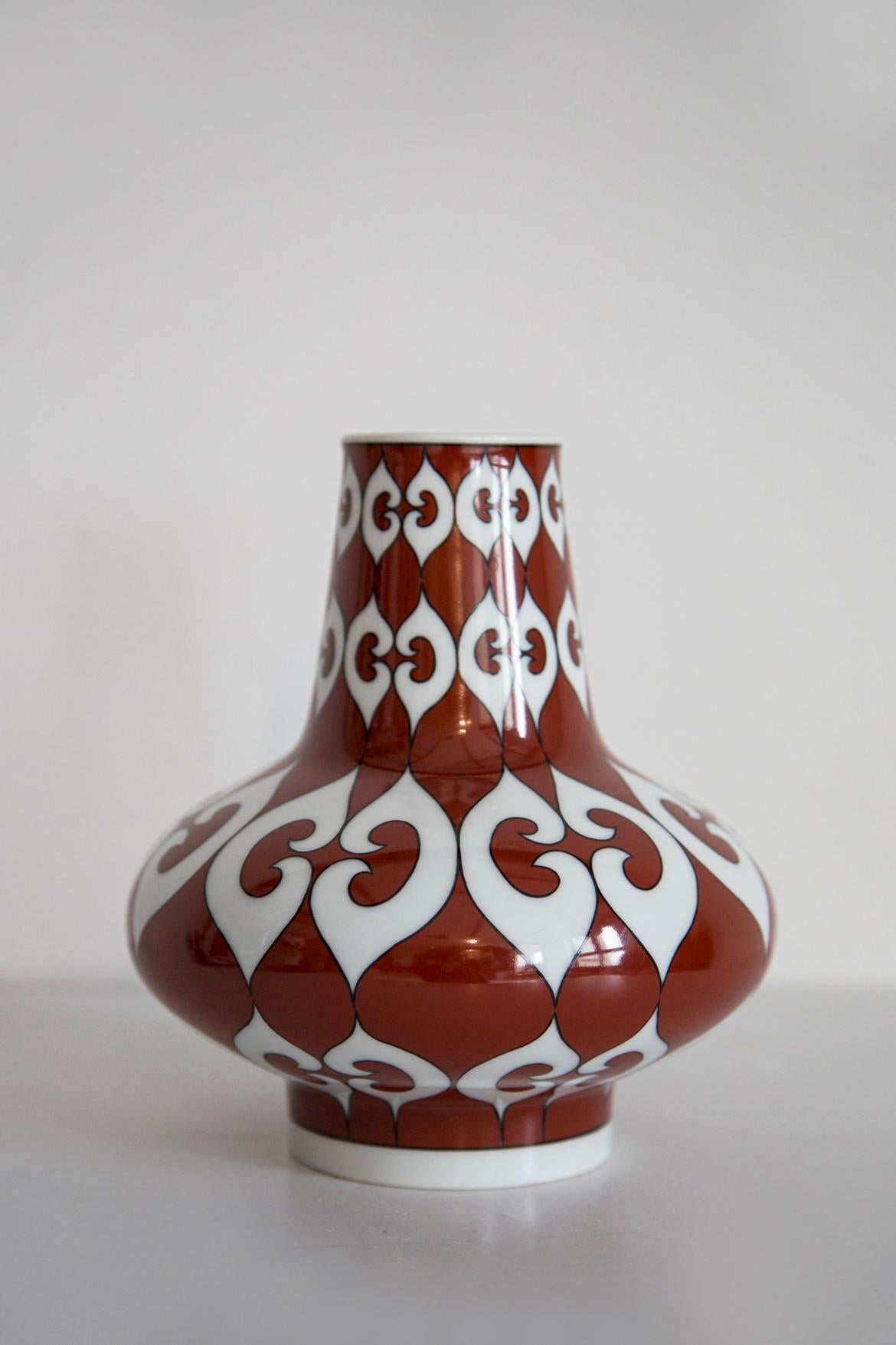 Jarrón de porcelana cerámica de mediados de siglo, Europa, años 60 Pintado a mano en venta