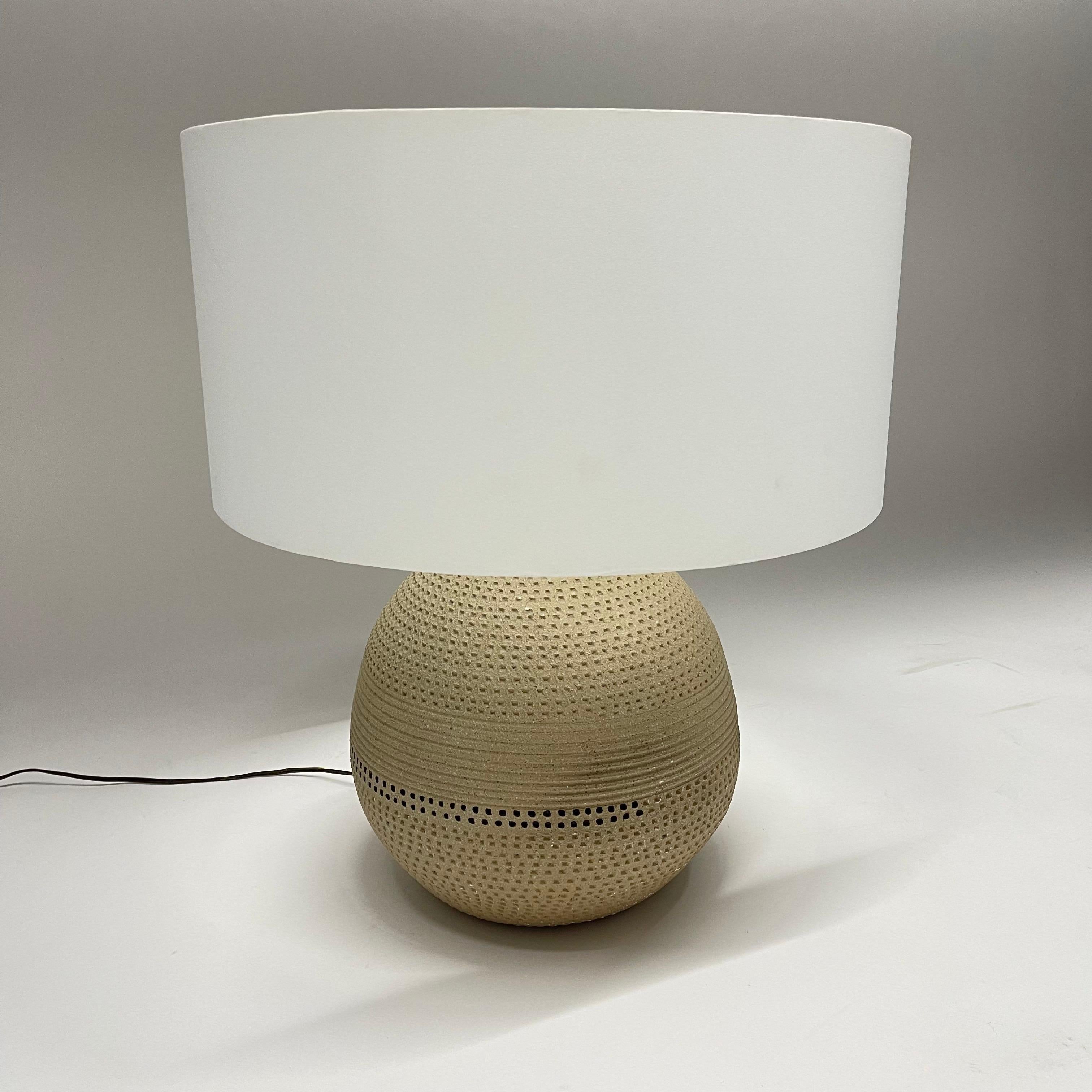 Stunning organic lamp rendered in natural beige brown ceramic pottery by Jane & Gordon Martz for Marshall Studios.

Lamp base dimensions:
13