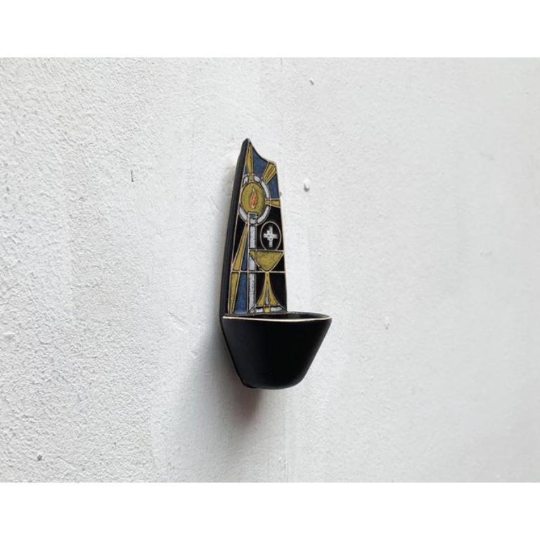 Mid-Century Ceramic Sakral Holy Water Wall Stoup Aspersory ,1960s, in Very Good conditions. Designed 1960 to 1969.

Additional information:
Materials: Ceramic
Style: Mid-Century Modern
Color: Black
Item Type: Vintage, Antique or