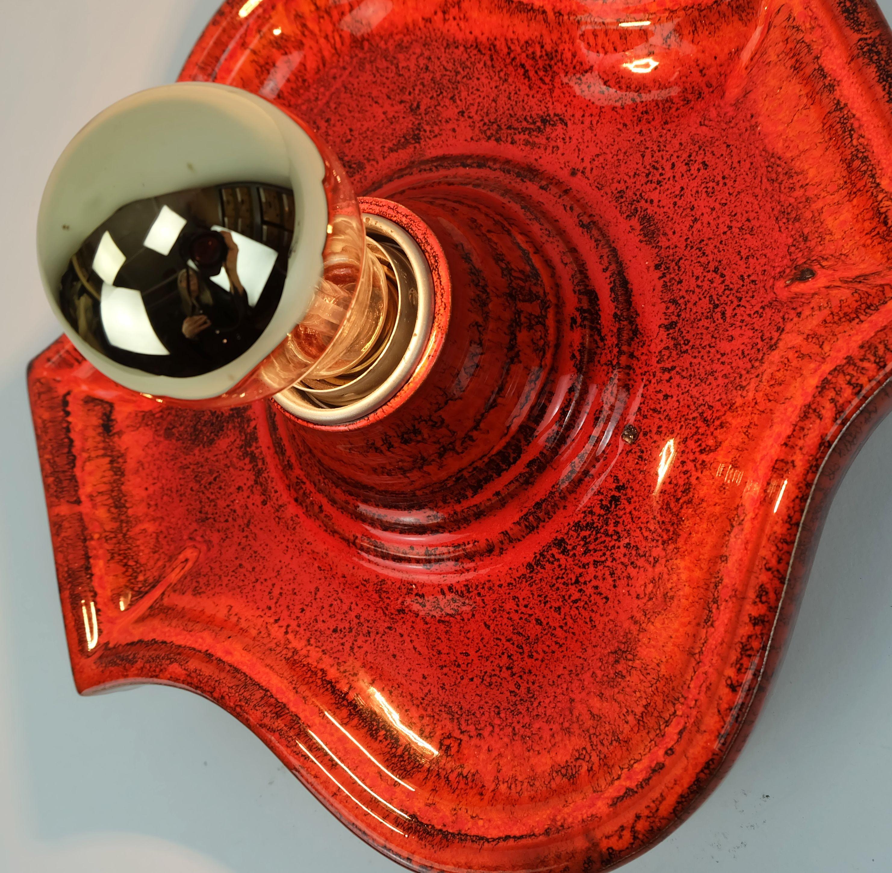 Mid Jahrhundert Keramik SCONCE Wandleuchte 1960er 1970er rot orange schwarz (Mitte des 20. Jahrhunderts) im Angebot