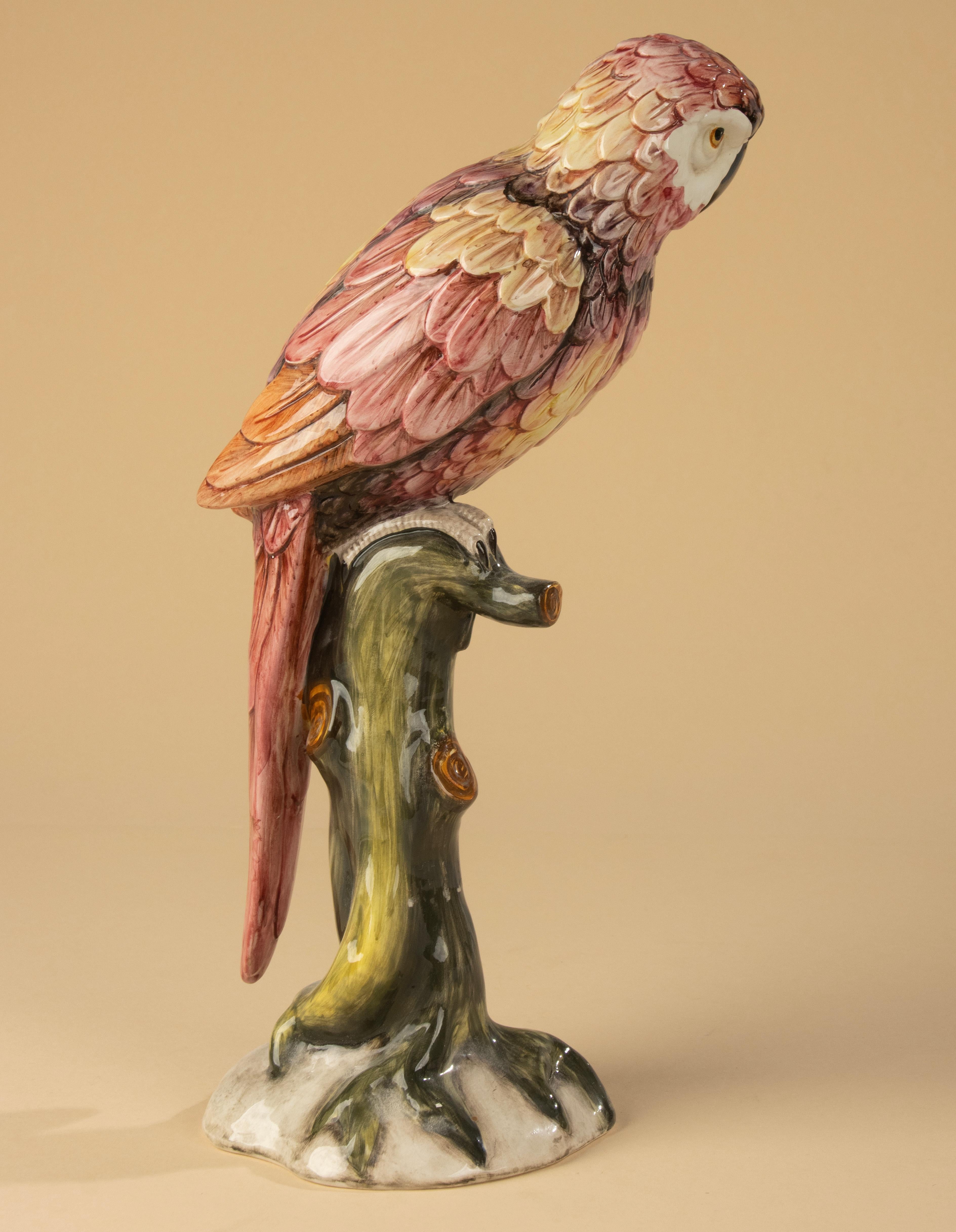 Scultura in ceramica di metà secolo raffigurante un pappagallo - Ronzan Made in Italy in vendita 1