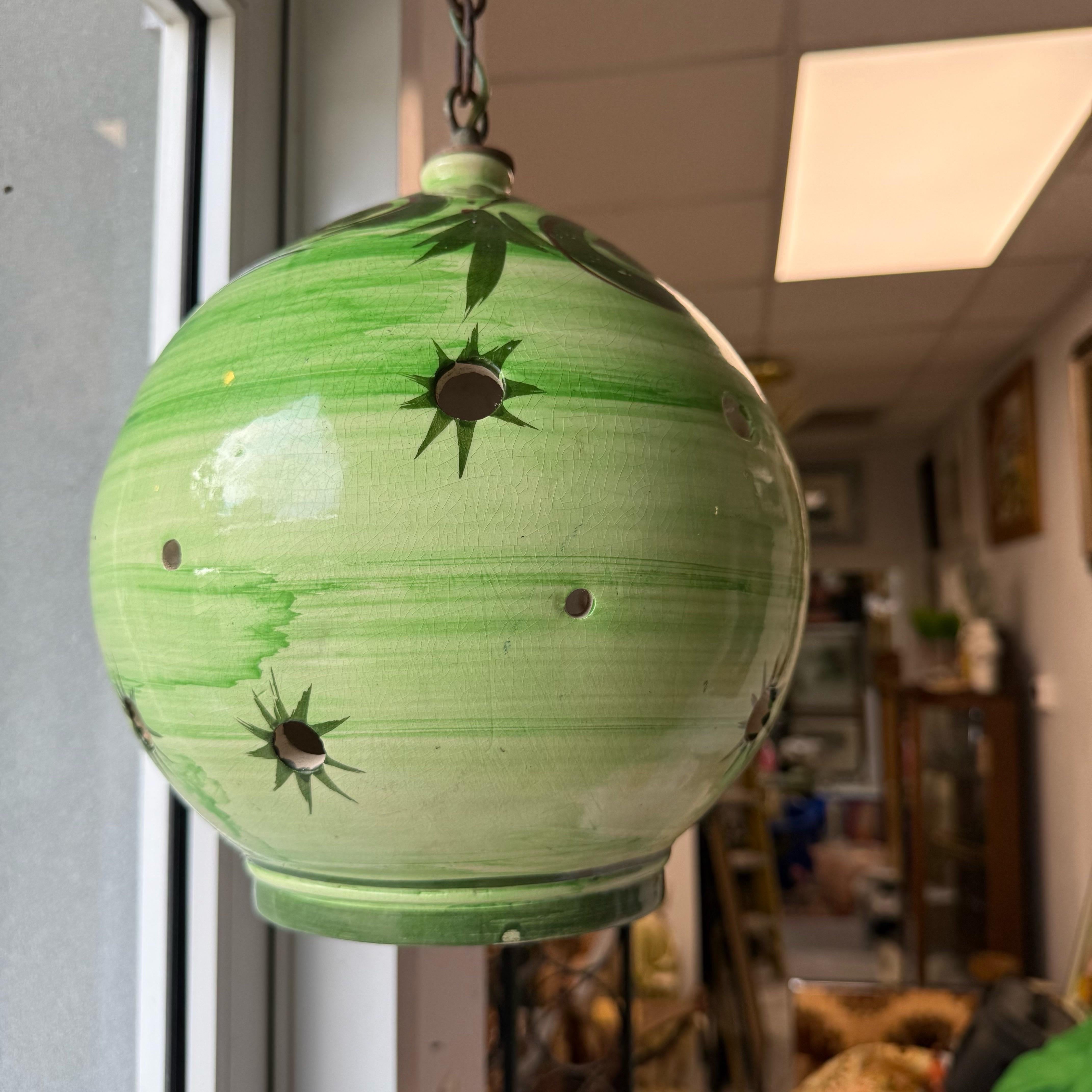Lampada a sospensione a stella verde in gres ceramico del metà del secolo scorso In condizioni buone in vendita a Charleston, SC
