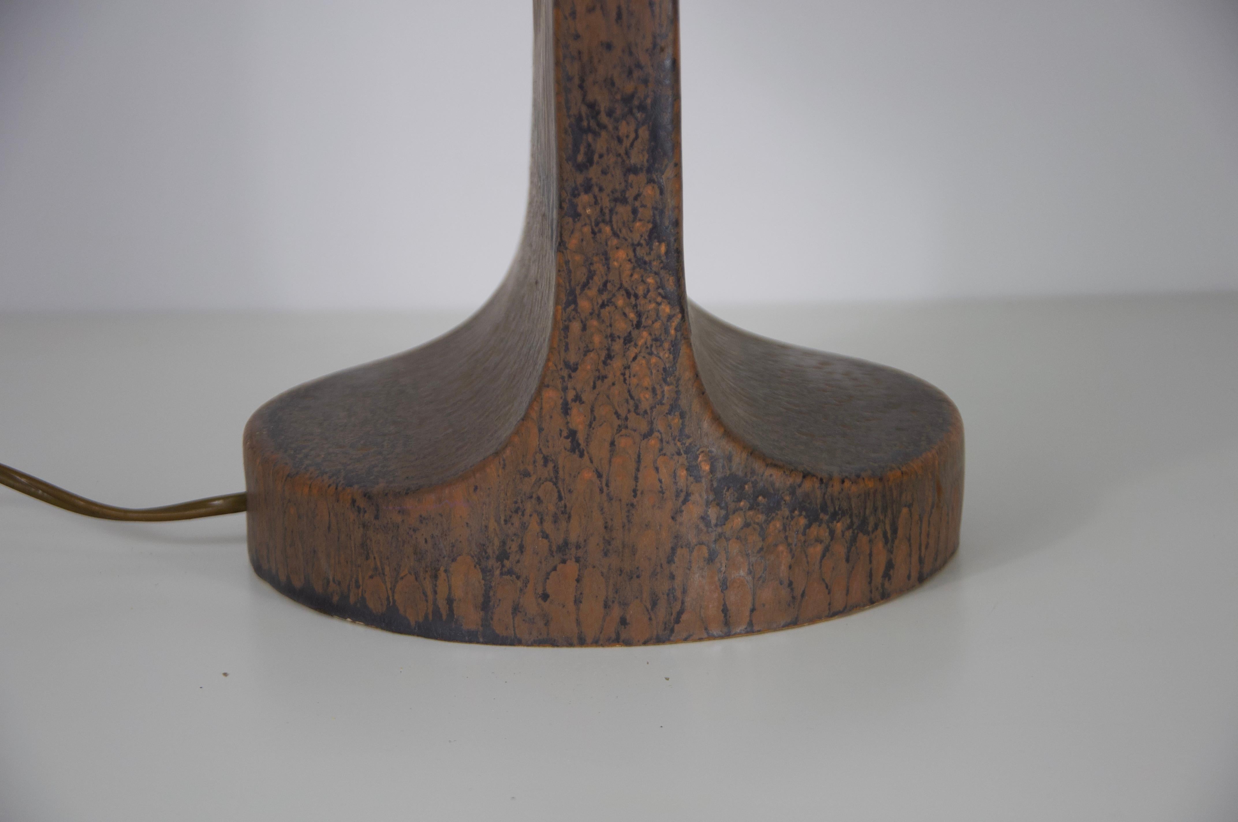 Lampada da tavolo in ceramica del Medioevo, anni '60, Italia in vendita 1