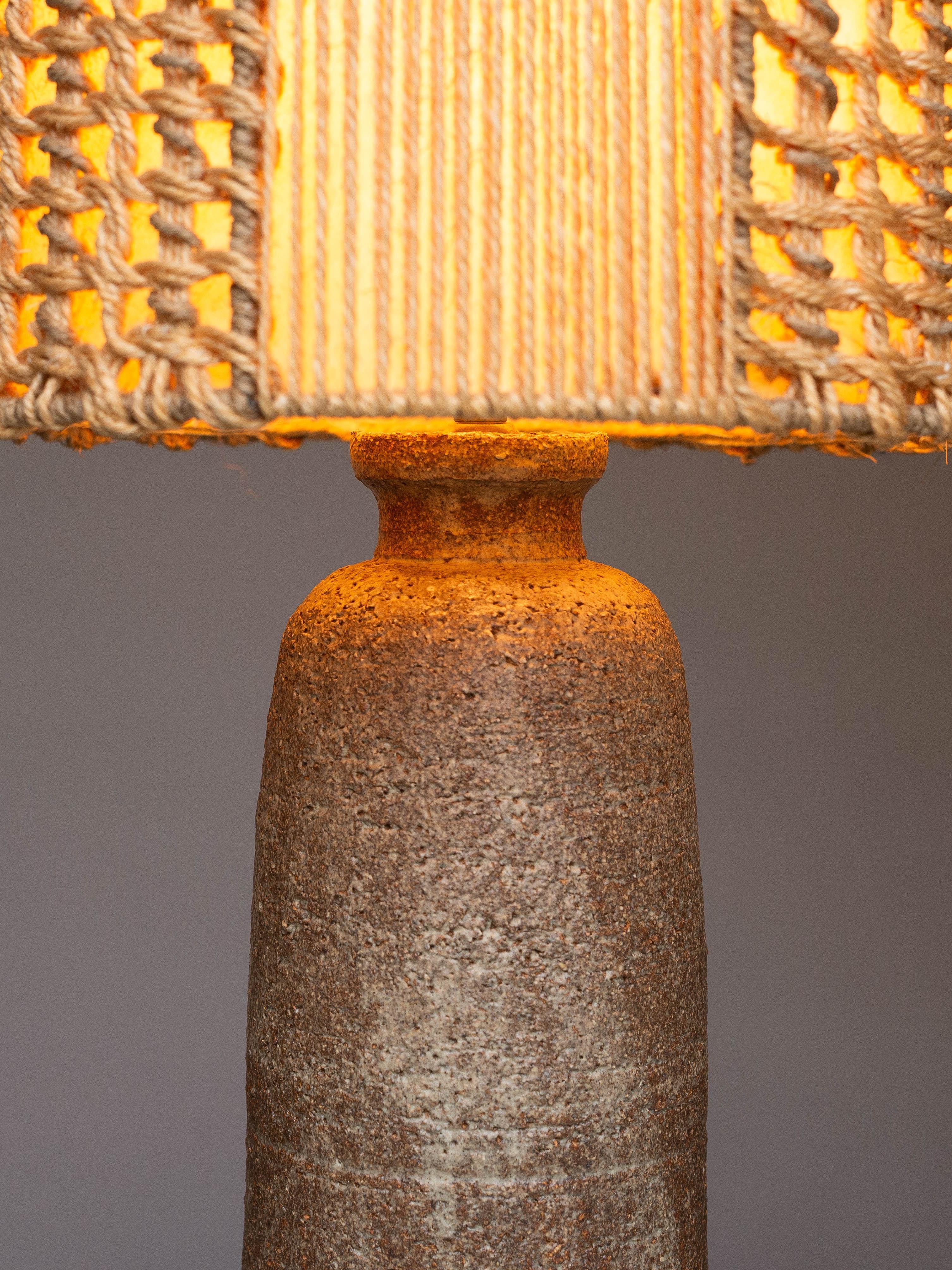 Mid-Century Ceramic Table Lamp, Brown & Beige Clay - Macrame Shade, France 1960s in vendita 5
