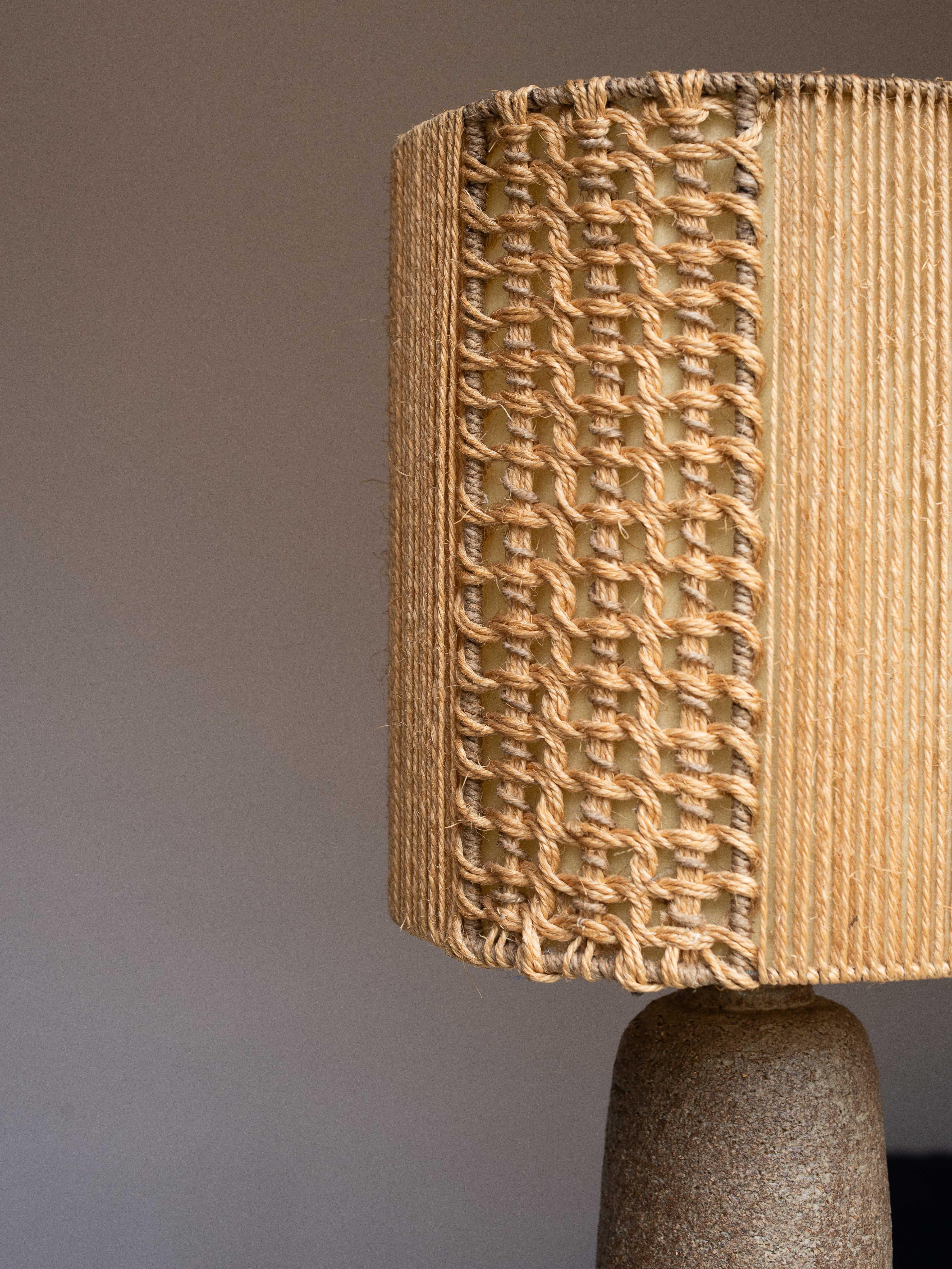 Mid-Century Ceramic Table Lamp, Brown & Beige Clay - Macrame Shade, France 1960s in vendita 9