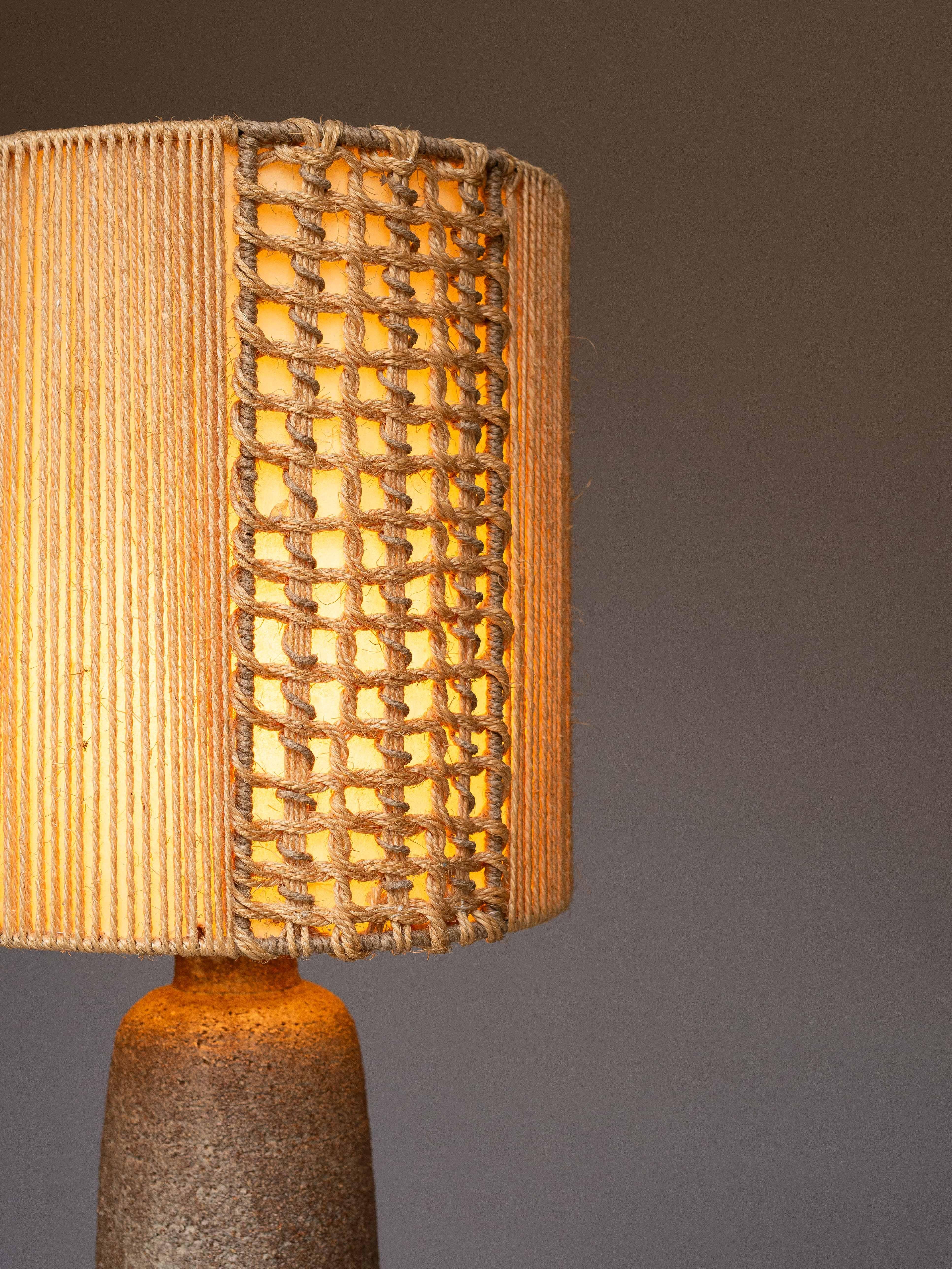 XX secolo Mid-Century Ceramic Table Lamp, Brown & Beige Clay - Macrame Shade, France 1960s in vendita