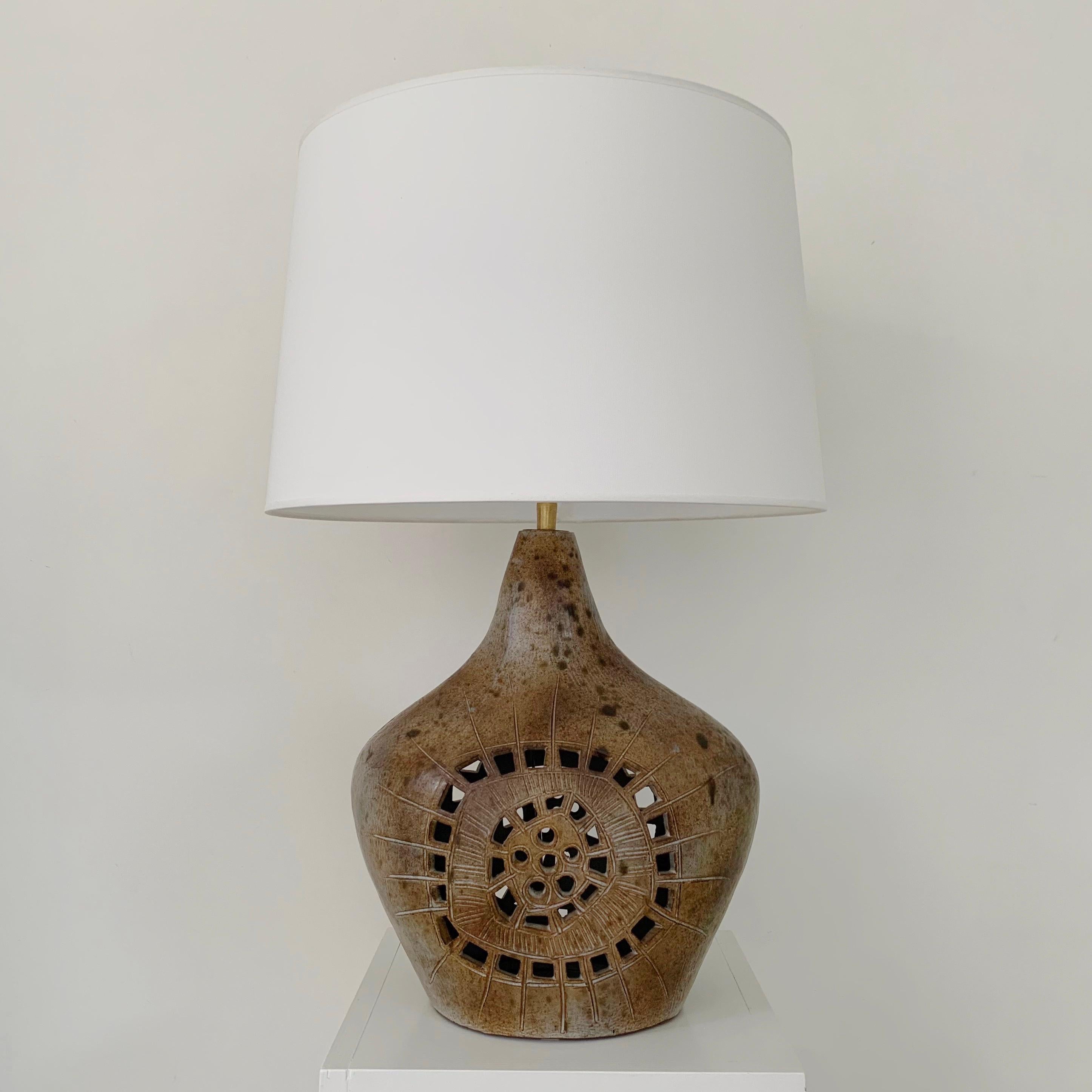 Beautiful Agnes Escala ceramic table lamp, circa 1970, France.
Incised stoneware, new fabric shade.
2 lights, rewired.
Dimensions: 61 cm total height, diameter of the shade: 40 cm. Height of the ceramic alone: 35 cm.
All purchases are covered by our
