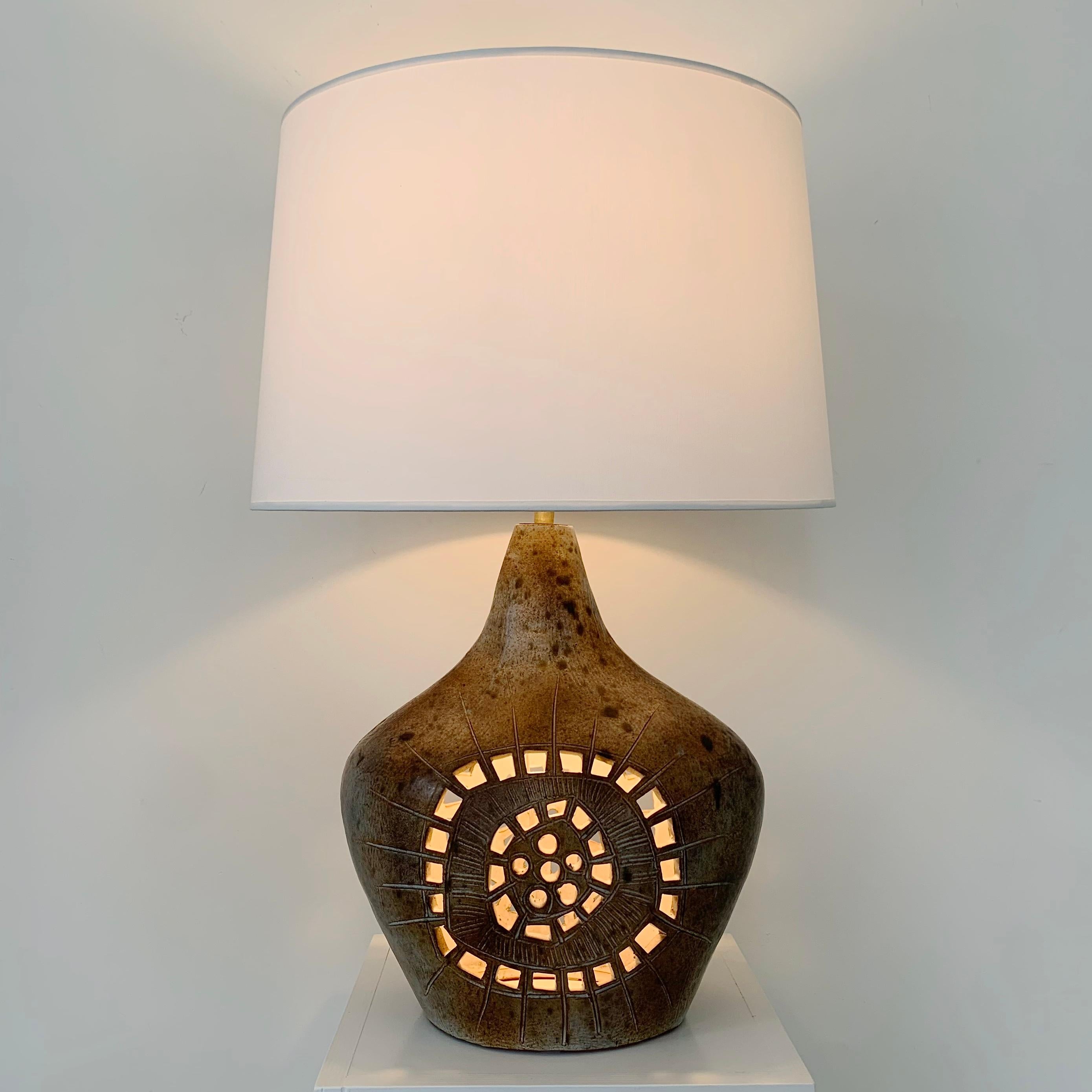 Mid-Century Ceramic Table Lamp by Agnes Escala, circa 1970, France. For Sale 14
