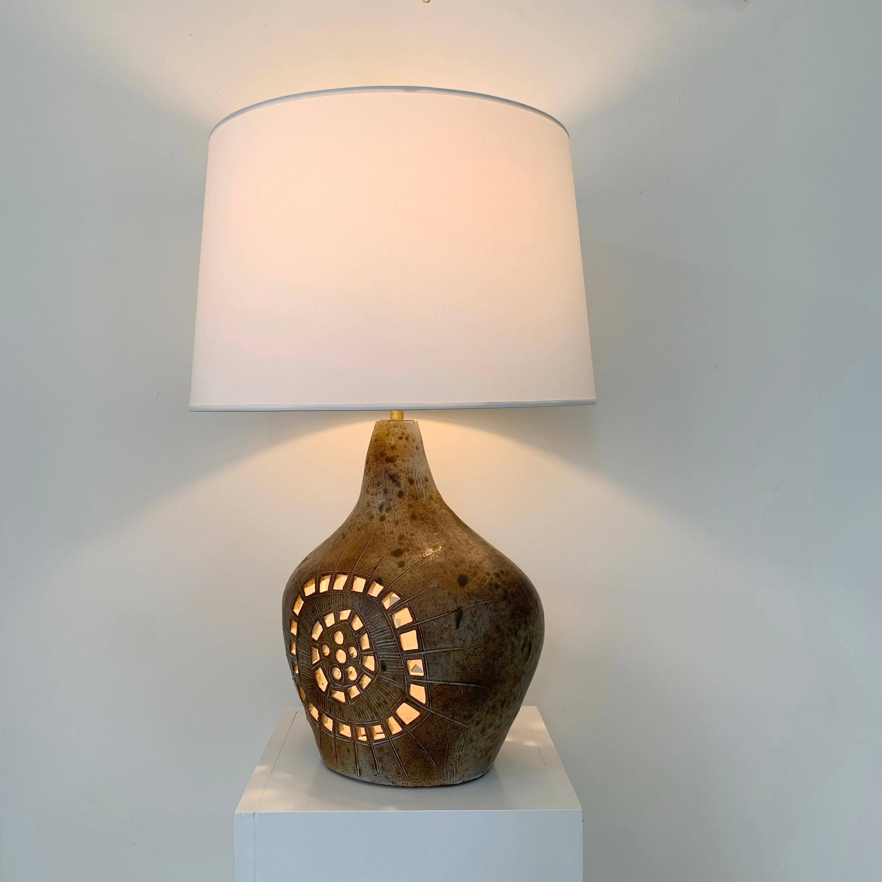 Late 20th Century Mid-Century Ceramic Table Lamp by Agnes Escala, circa 1970, France. For Sale
