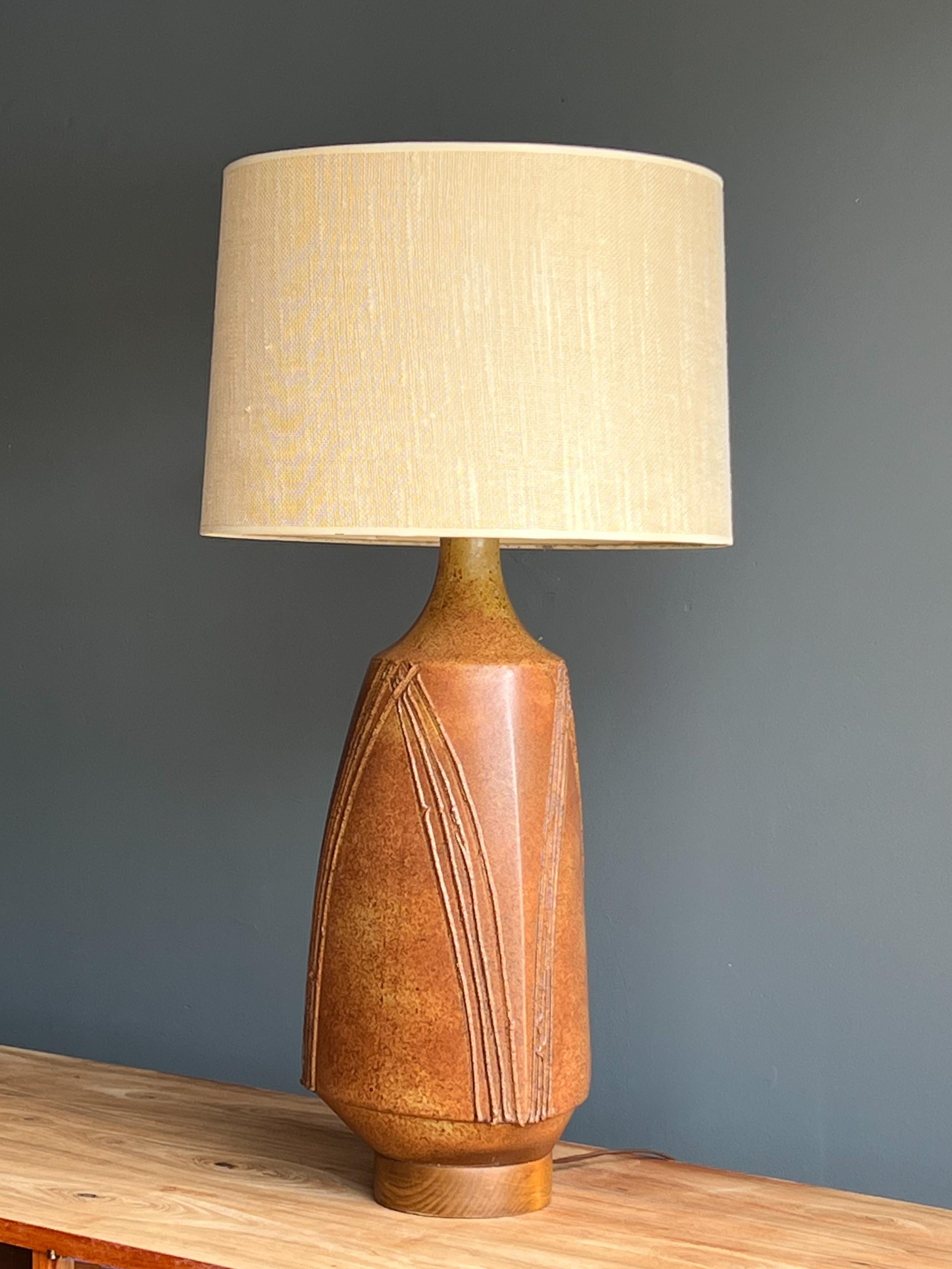 Mid Century Ceramic Table Lamp by David Cressey Pro Artisan, 1970s In Good Condition In Round Rock, TX