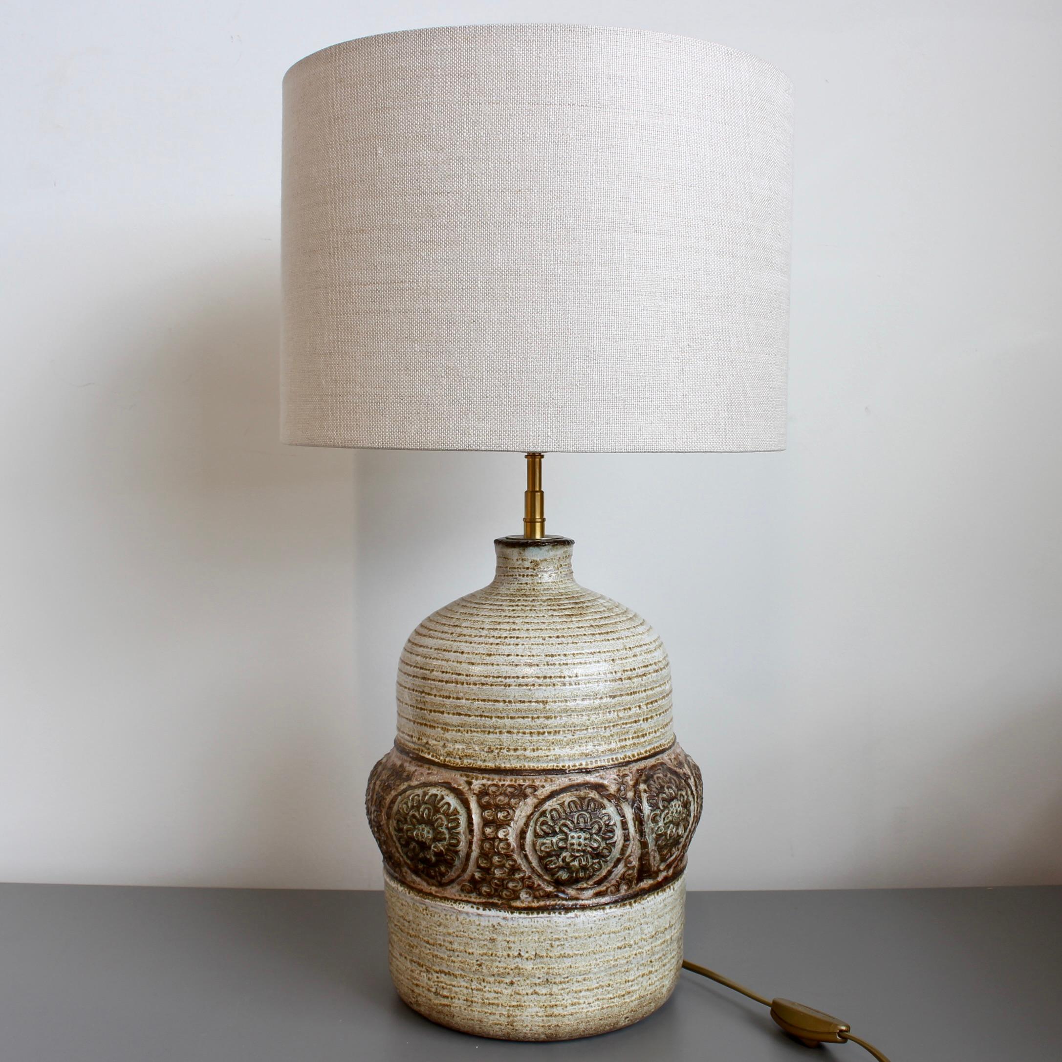 Smaltato Lampada da tavolo in ceramica di Marcel Giraud, metà del secolo scorso (circa anni '70) in vendita