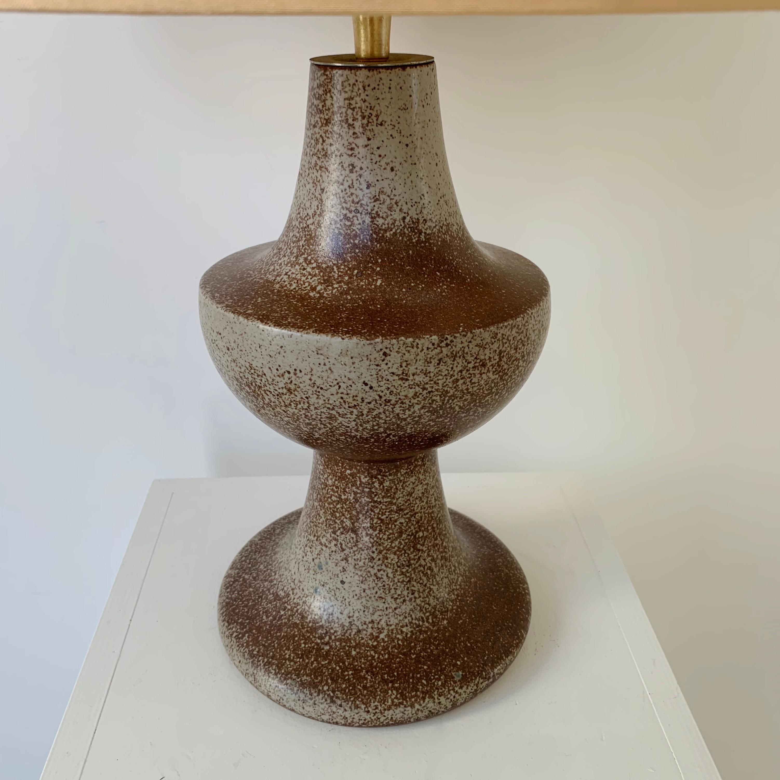 Lampe de table en céramique du milieu du siècle, vers 1960, France Bon état - En vente à Brussels, BE