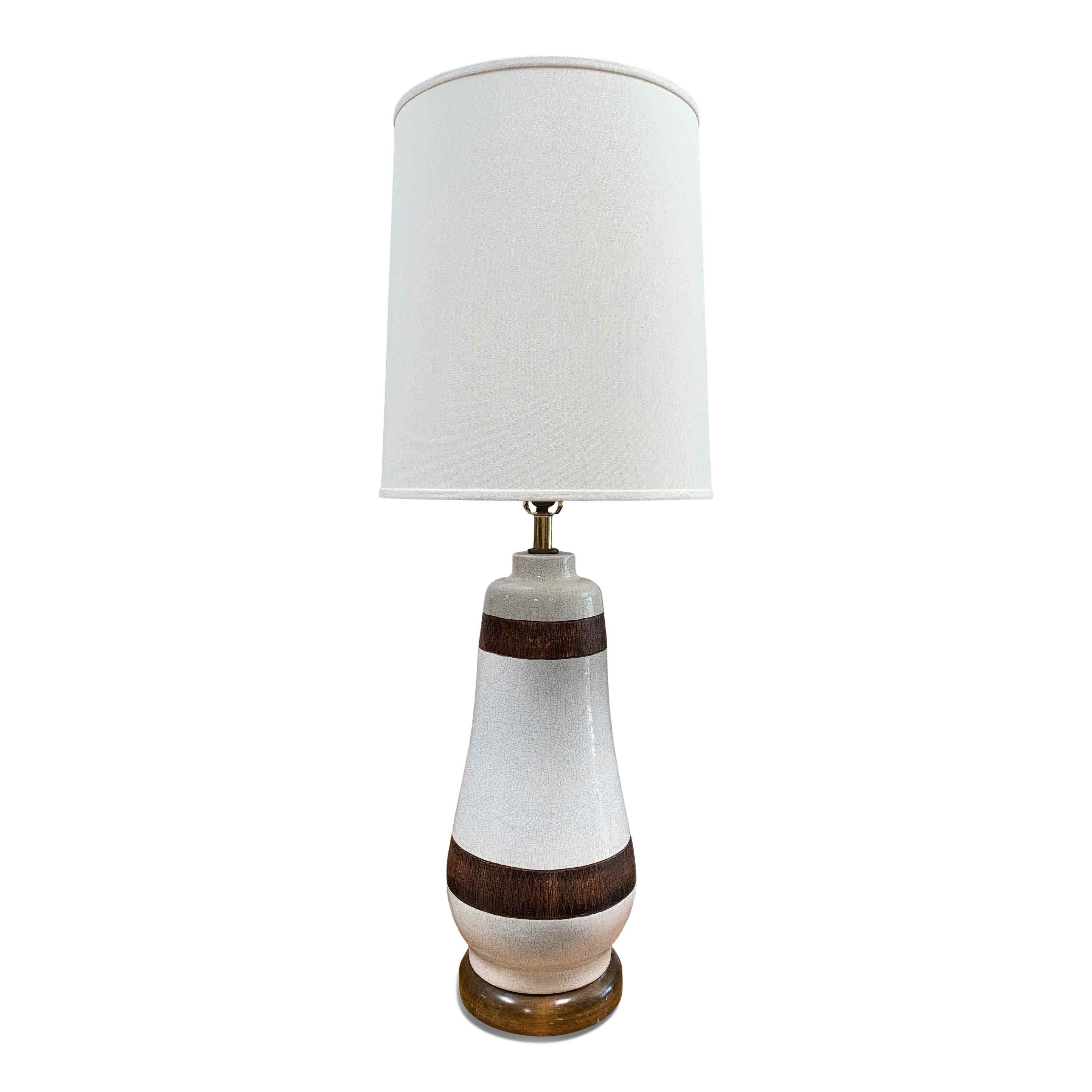 Mid-century table lamp. Vintage ceramic base with walnut wooden accents. Newly manufactured linen shade. 

Overall dimensions:
8