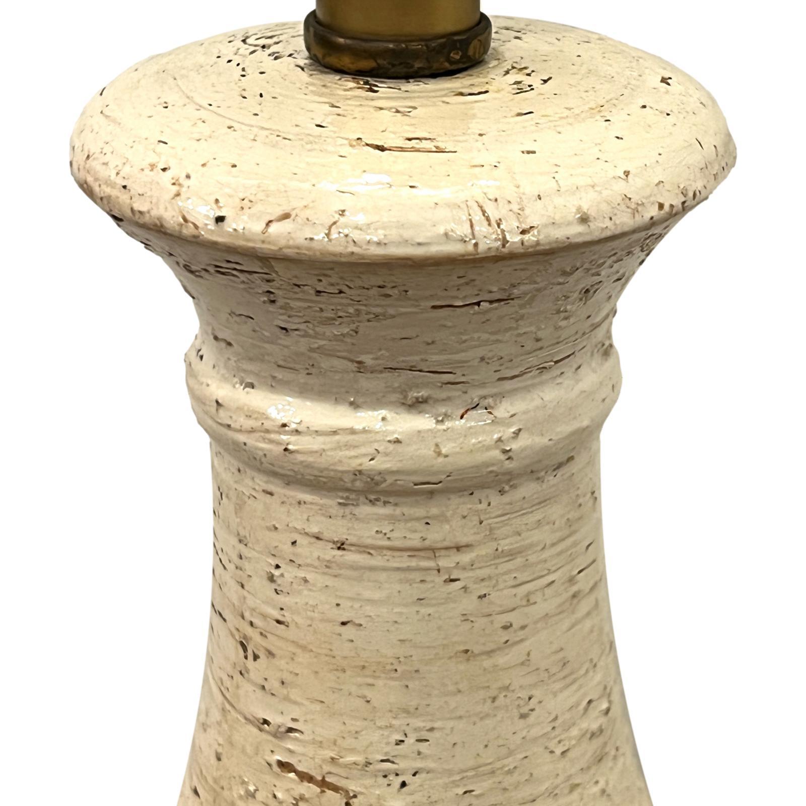 Lámpara de mesa de cerámica de mediados de siglo en Bueno estado para la venta en New York, NY