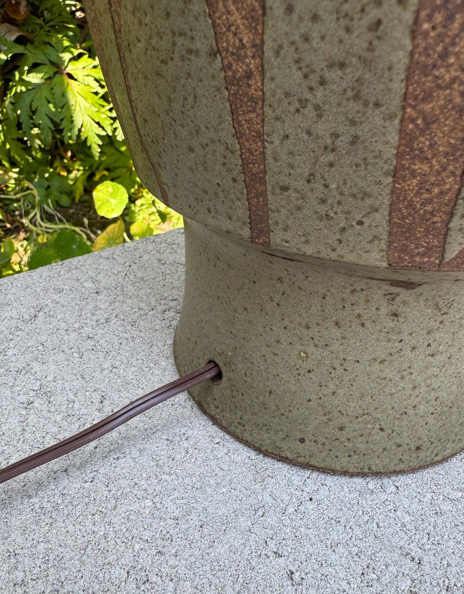 Mid Century Ceramic Table Lamp, United States, c.1970 In Good Condition For Sale In San Juan Capistrano, CA
