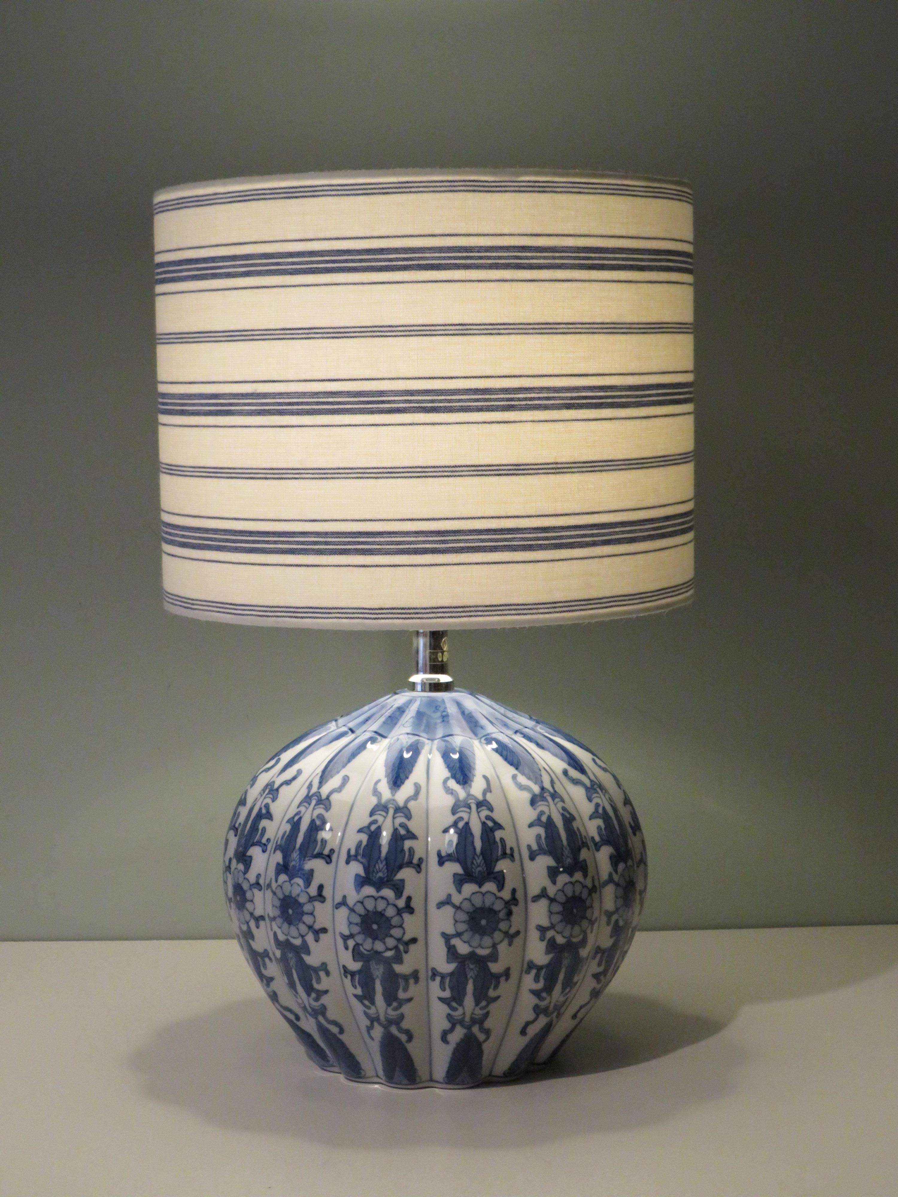 Mid century ceramic table lamp with custom-made lampshade. In Good Condition For Sale In Herentals, BE