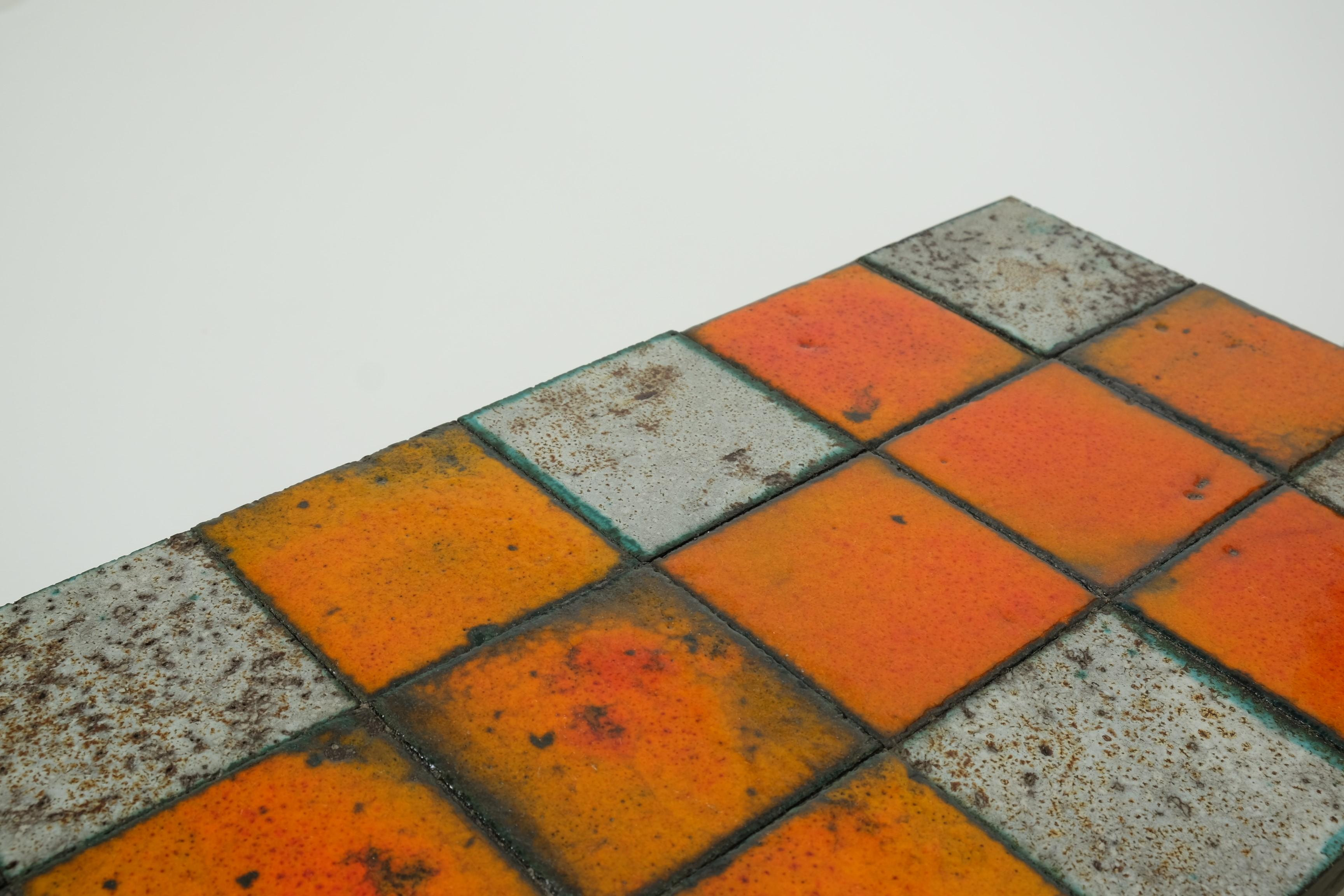 Table d'appoint ou table basse en céramique du milieu du siècle avec base en fer, années 1960 en vente 5