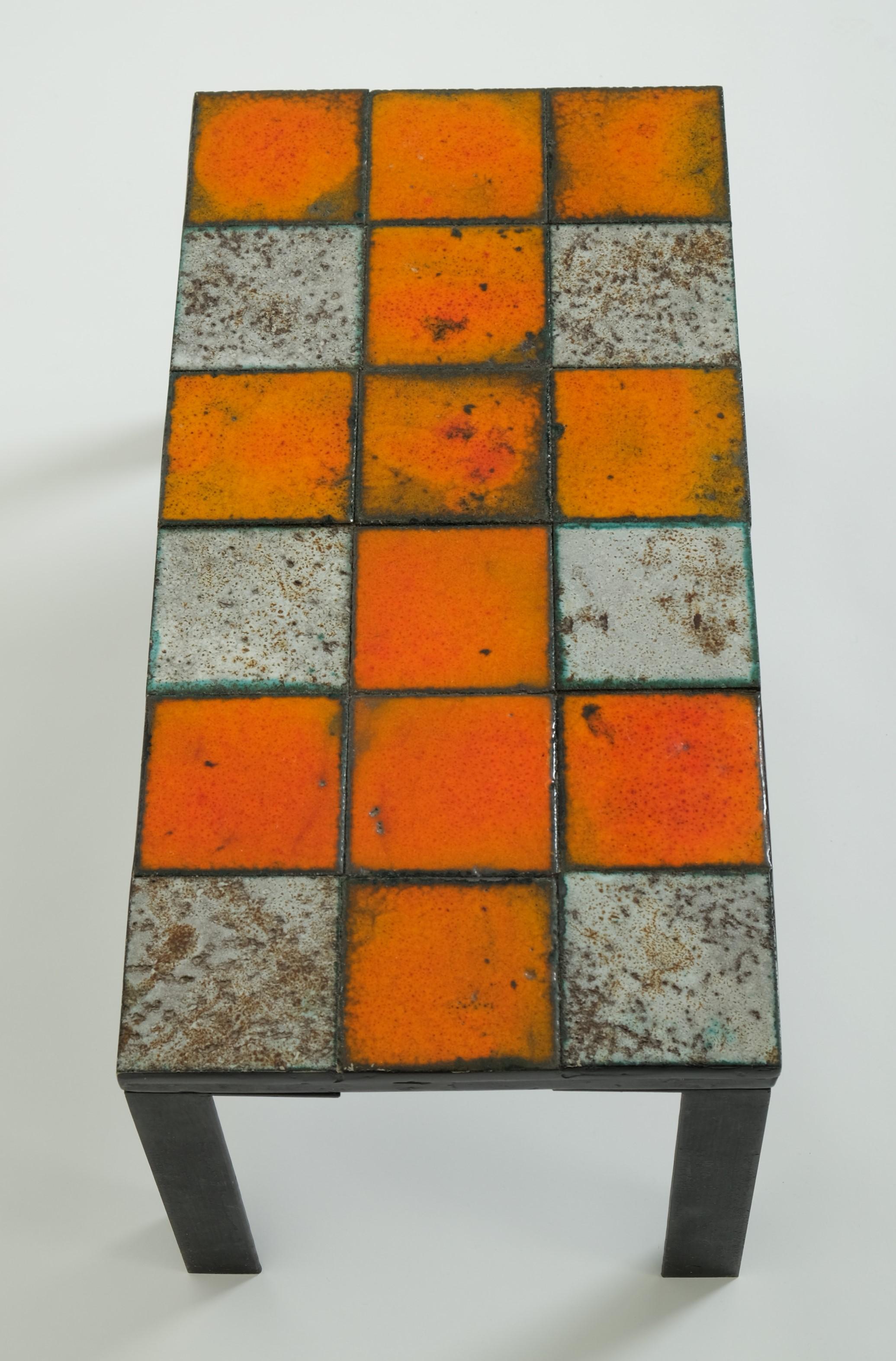 Milieu du XXe siècle Table d'appoint ou table basse en céramique du milieu du siècle avec base en fer, années 1960 en vente