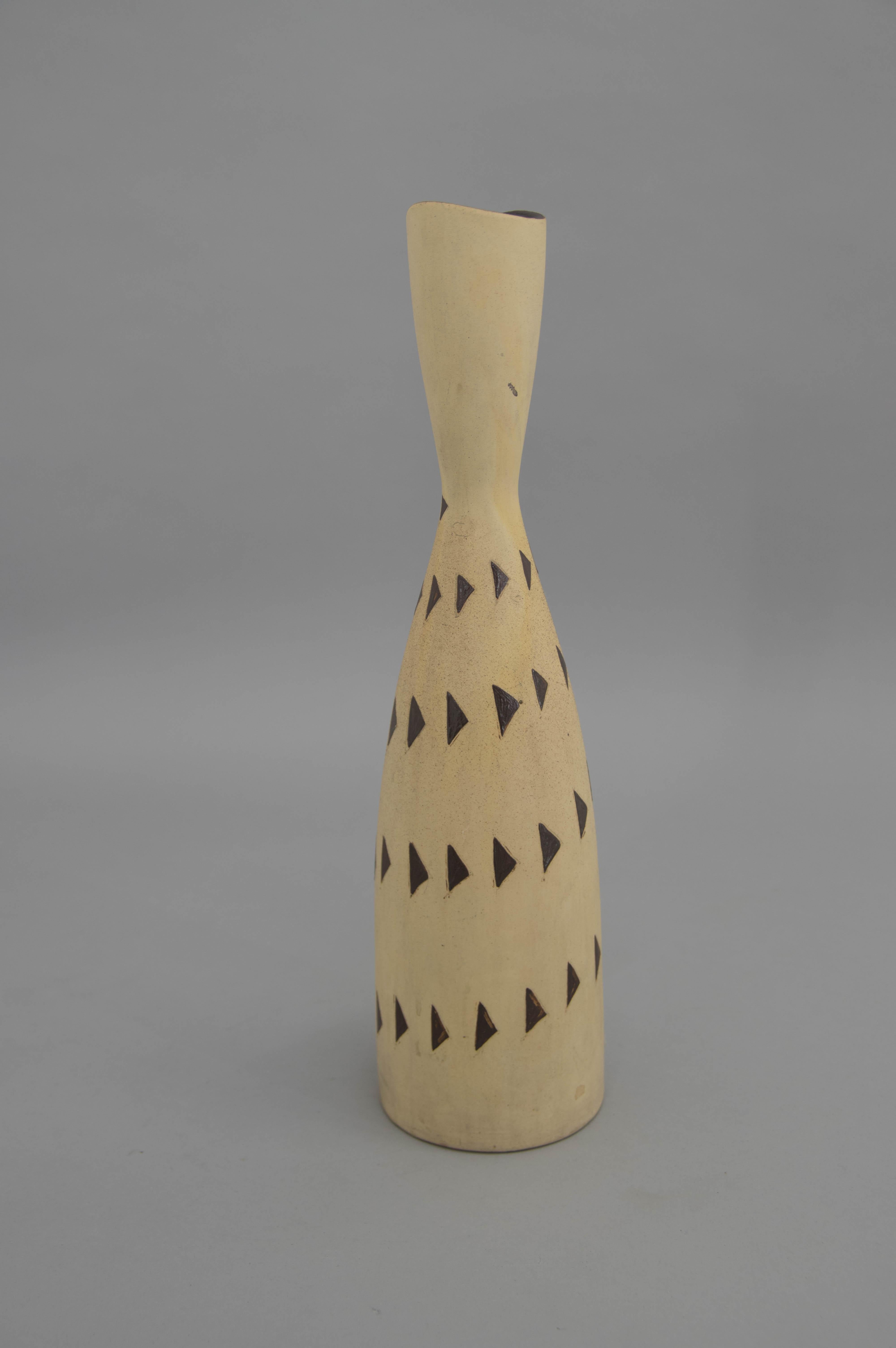 Vase en céramique fabriqué en Tchécoslovaquie dans les années 1960
Très bon état d'origine.