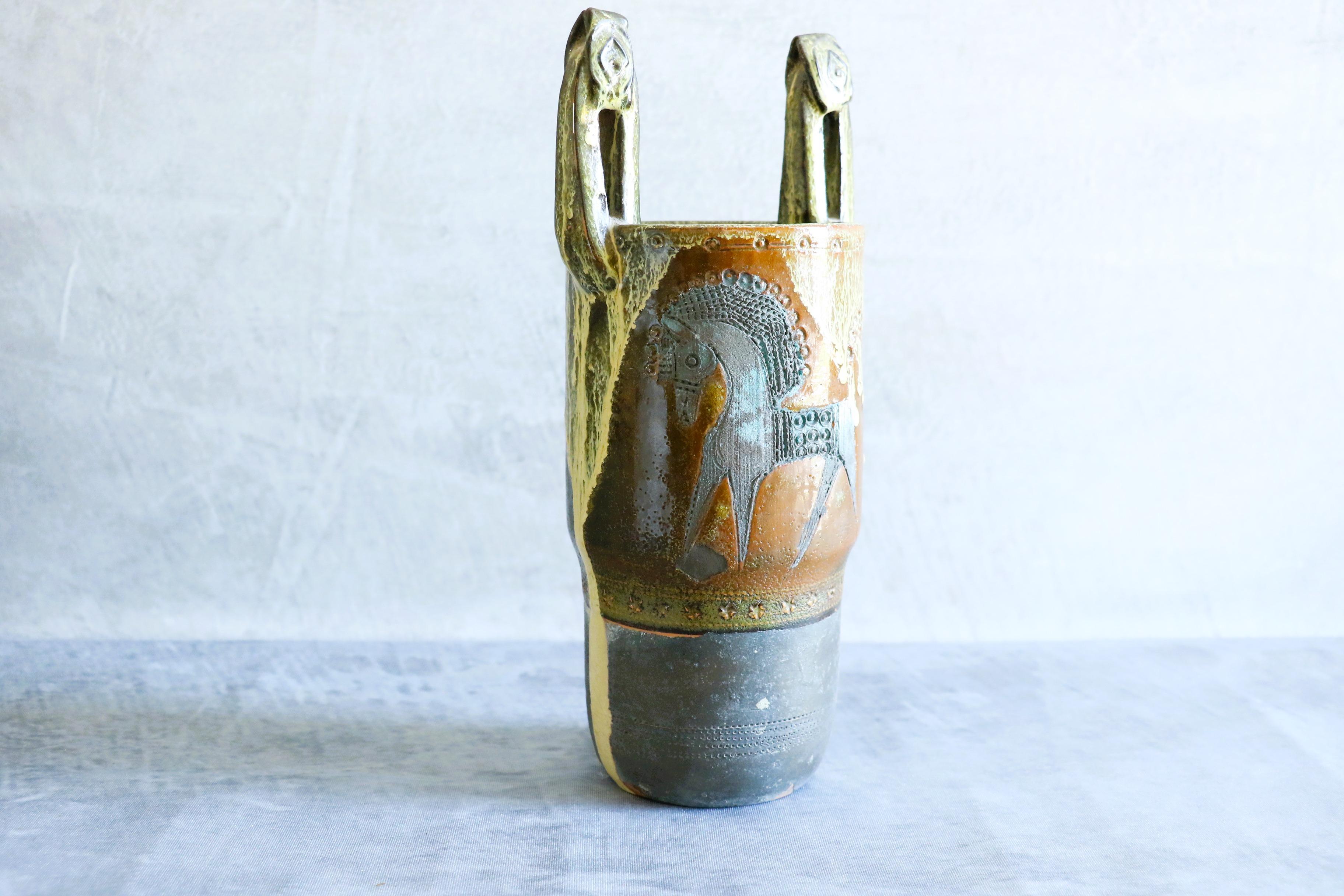Mid-Century Italian Ceramic Vase by Romacrea, 1960s

This striking ceramic vase was crafted in the 1960s by Romacrea, a renowned ceramics manufacturer based in Rome. Showcasing the signature artistry of Italian mid-century design, the vase features