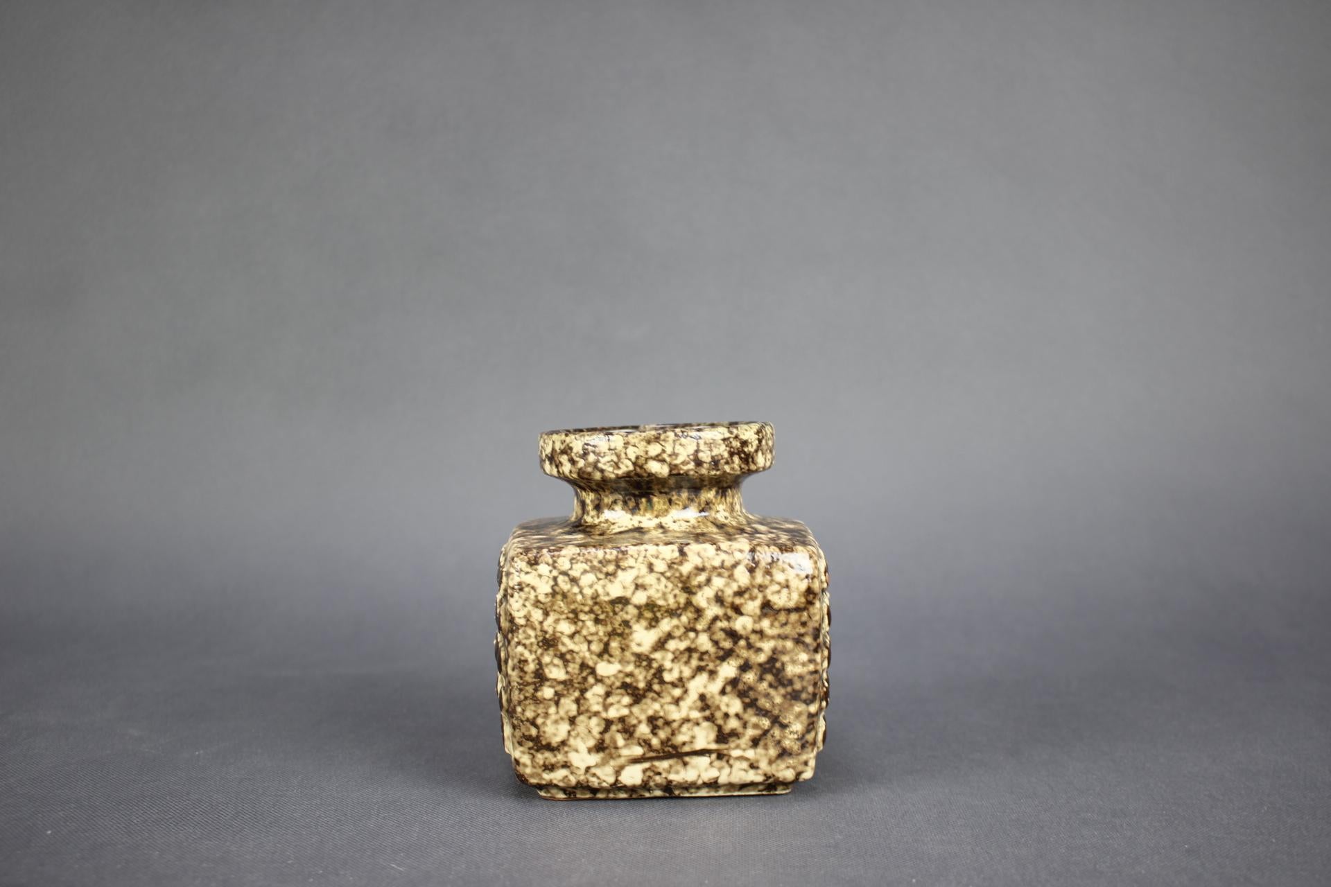 Vase en céramique du milieu du siècle par VEB Haldensleben, Allemagne, 1970 Bon état - En vente à Praha, CZ