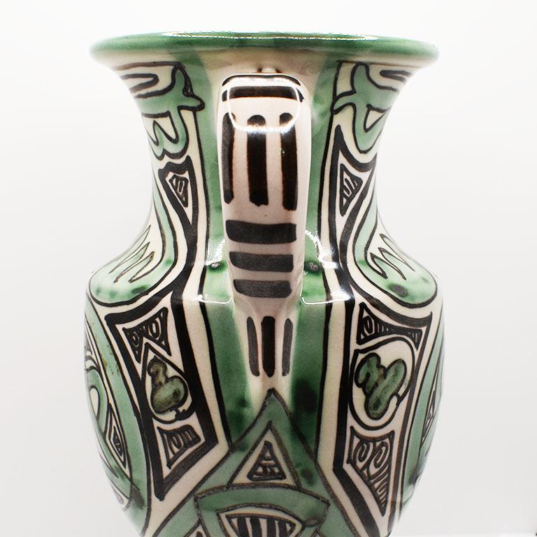 Mid-Century Modern Vase en céramique du milieu du siècle dernier, vert, noir et crème, signé, Espagne en vente