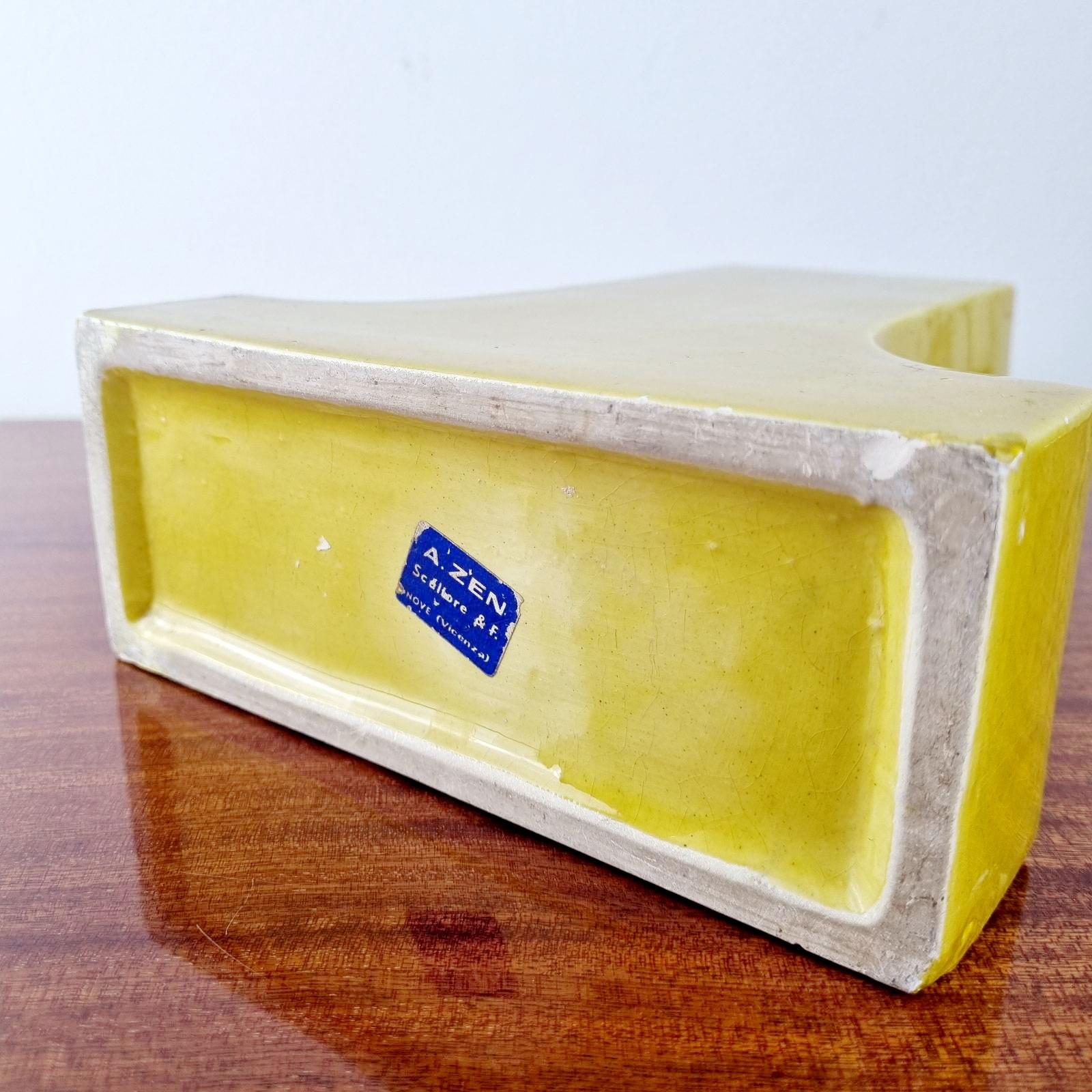 italien Vase en céramique du milieu du siècle de couleur moutarde par Antonio Zen, Italie années 70 en vente