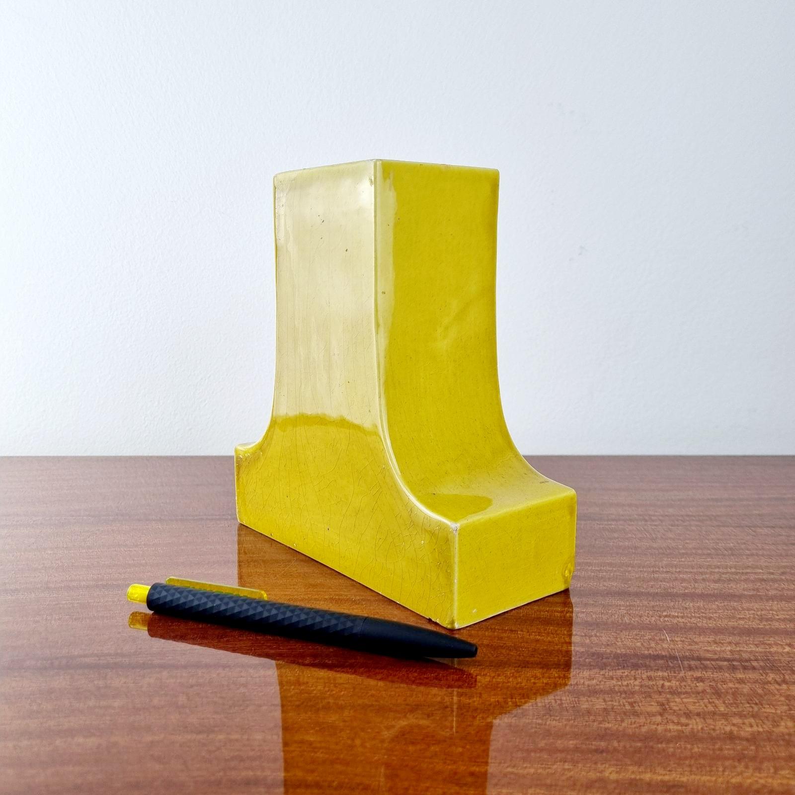 Vase en céramique du milieu du siècle de couleur moutarde par Antonio Zen, Italie années 70 en vente 1