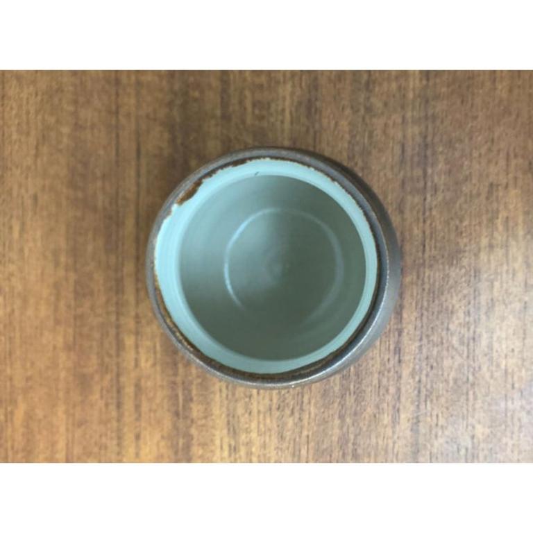 Vaso in ceramica di metà secolo firmato H. H., anni '60 In condizioni ottime in vendita a Hamburg, DE