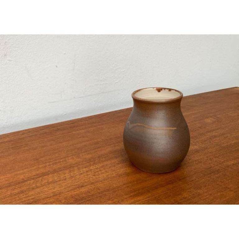 Ceramica Vaso in ceramica di metà secolo firmato H. H., anni '60 in vendita