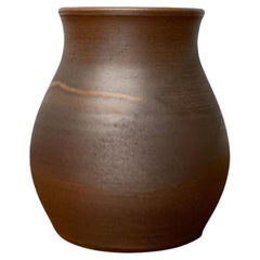Vaso in ceramica di metà secolo firmato H. H., anni '60