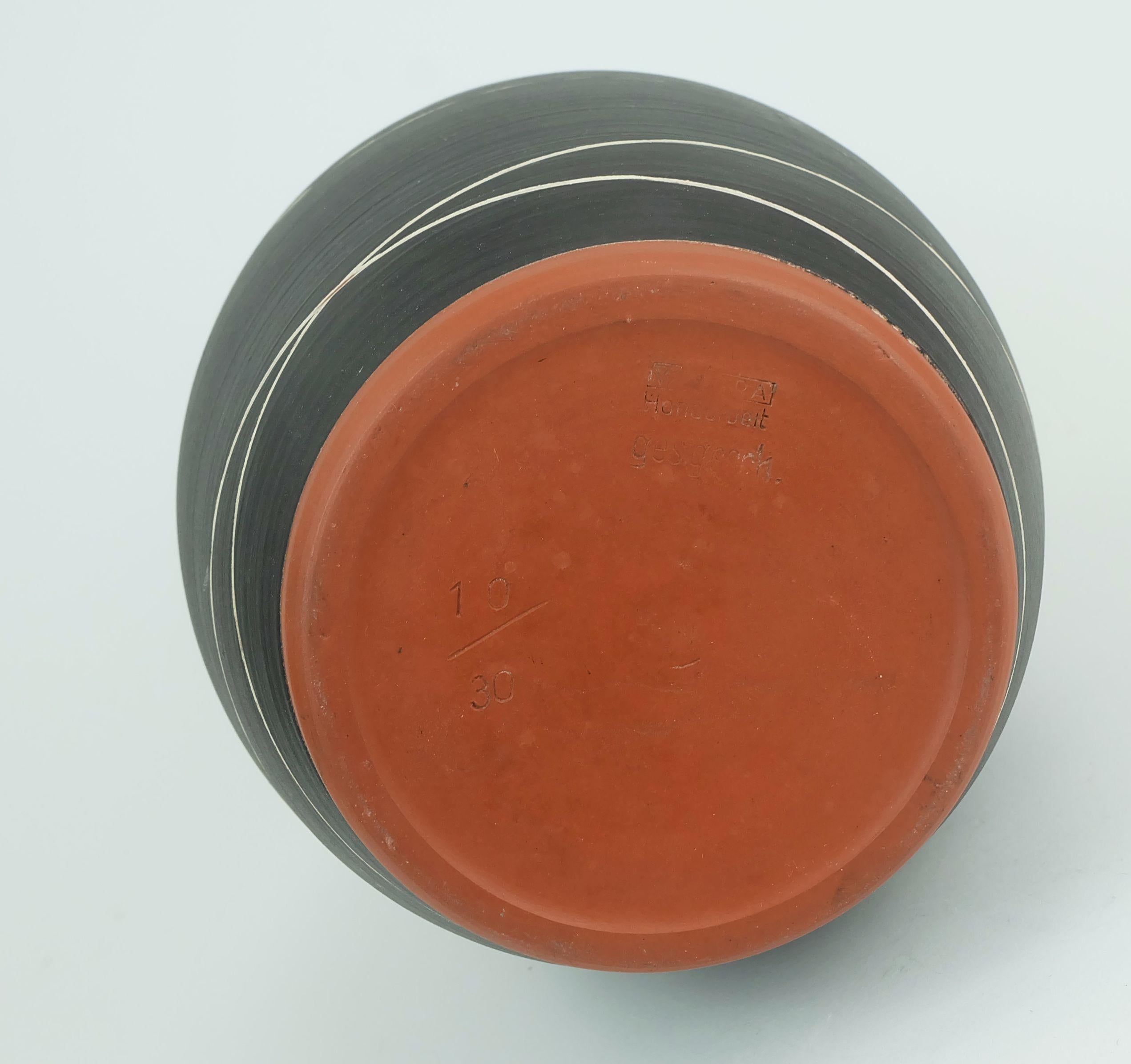 Ceramica Vaso in ceramica di metà secolo wekara modello 10/30 a righe decor tedesco anni '50 in vendita