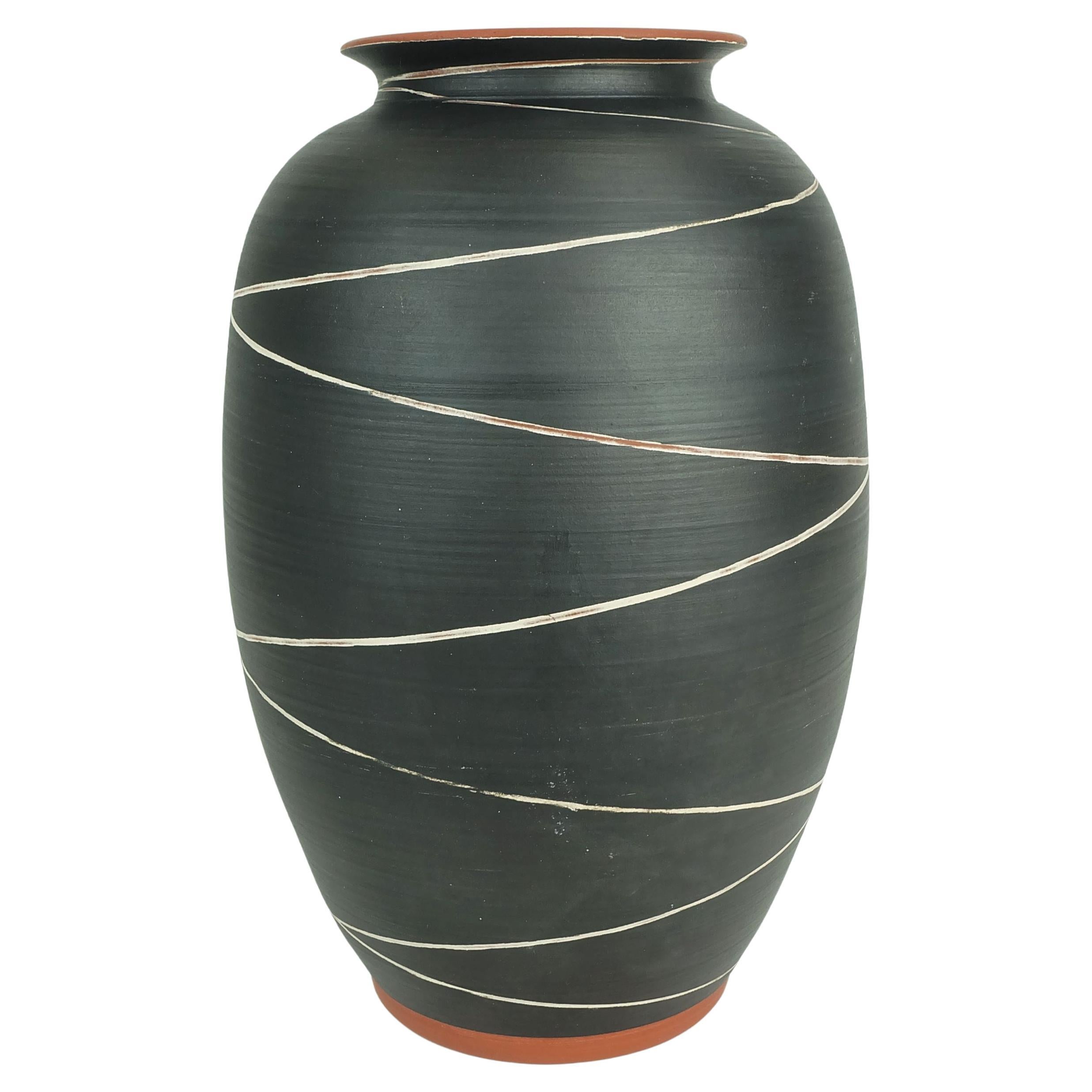 Vaso in ceramica di metà secolo wekara modello 10/30 a righe decor tedesco anni '50 in vendita