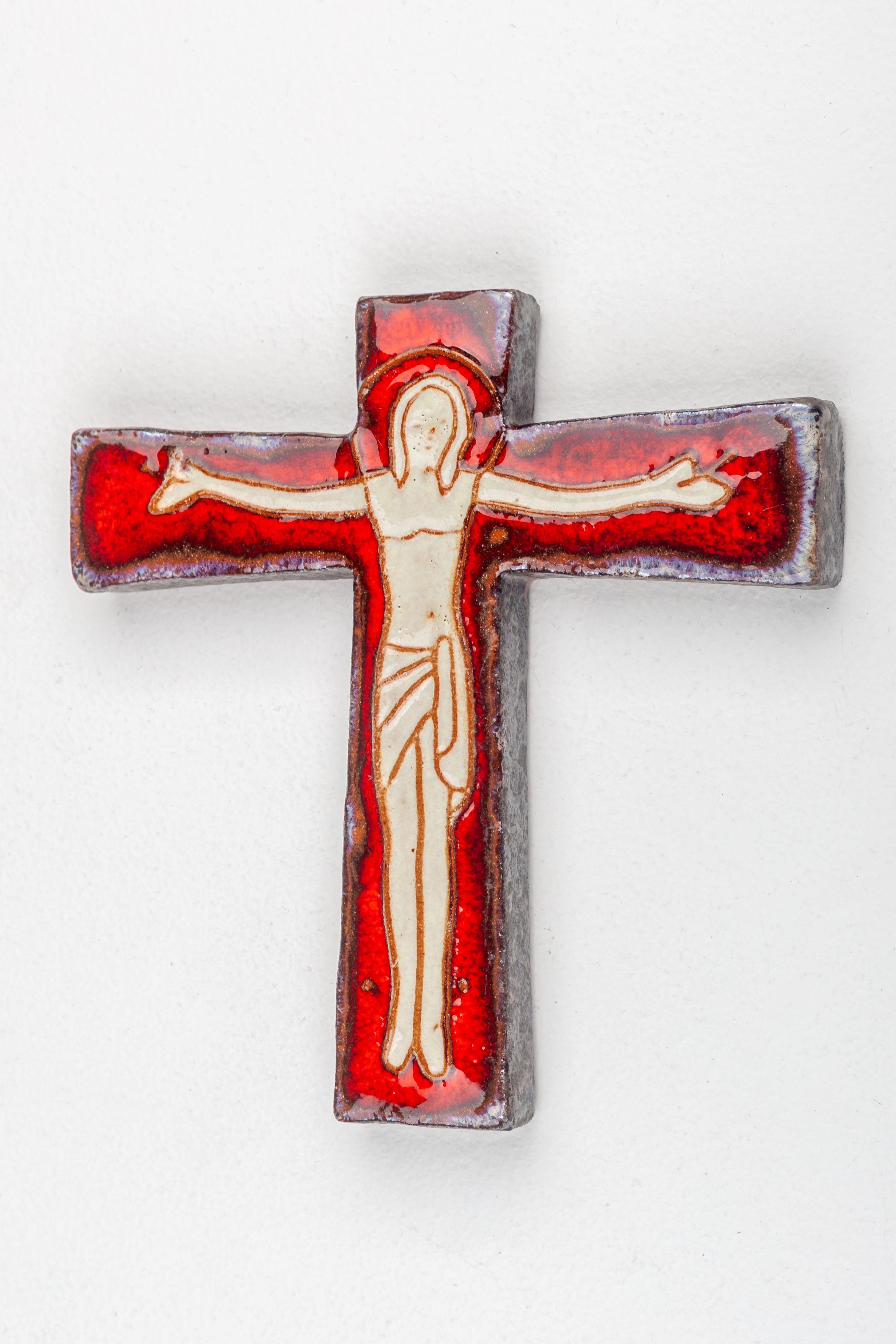 Mid Century Ceramic Wall Cross, Red & Beige, Hand Made Studio Pottery, Europe For Sale 3