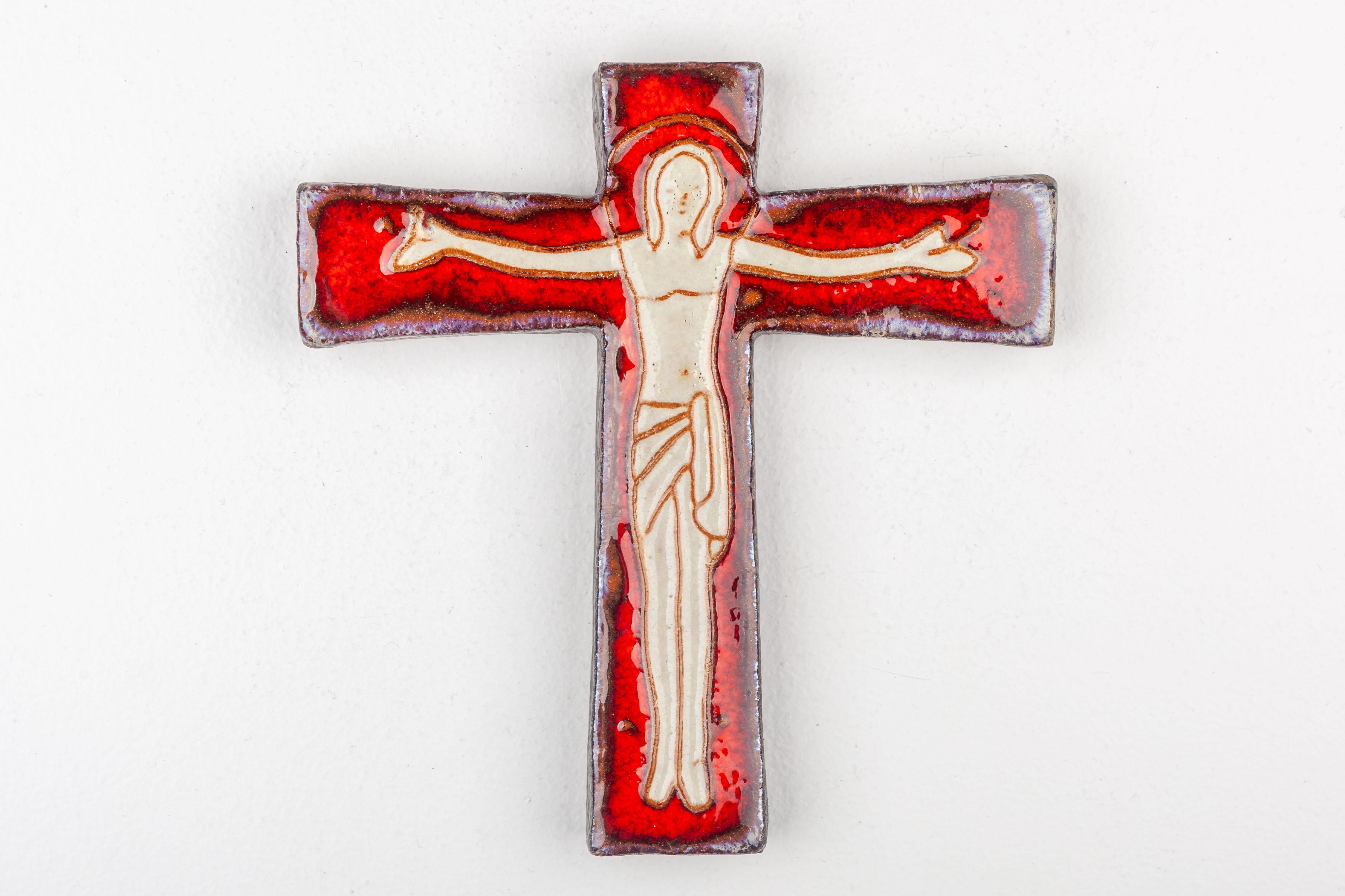Mid Century Ceramic Wall Cross, Red & Beige, Hand Made Studio Pottery, Europe For Sale 4