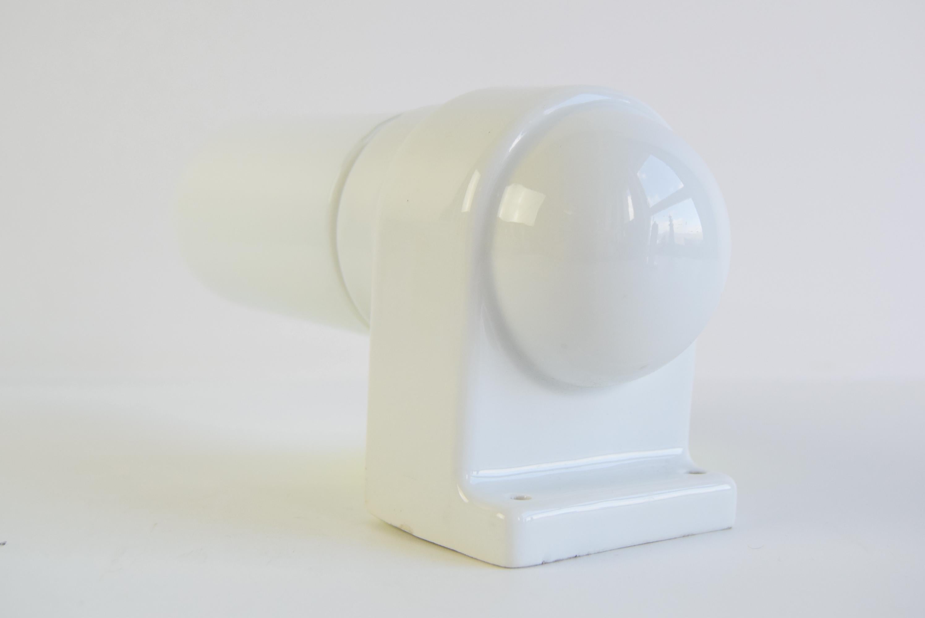 Lámpara de pared de cerámica de mediados de siglo en venta 5