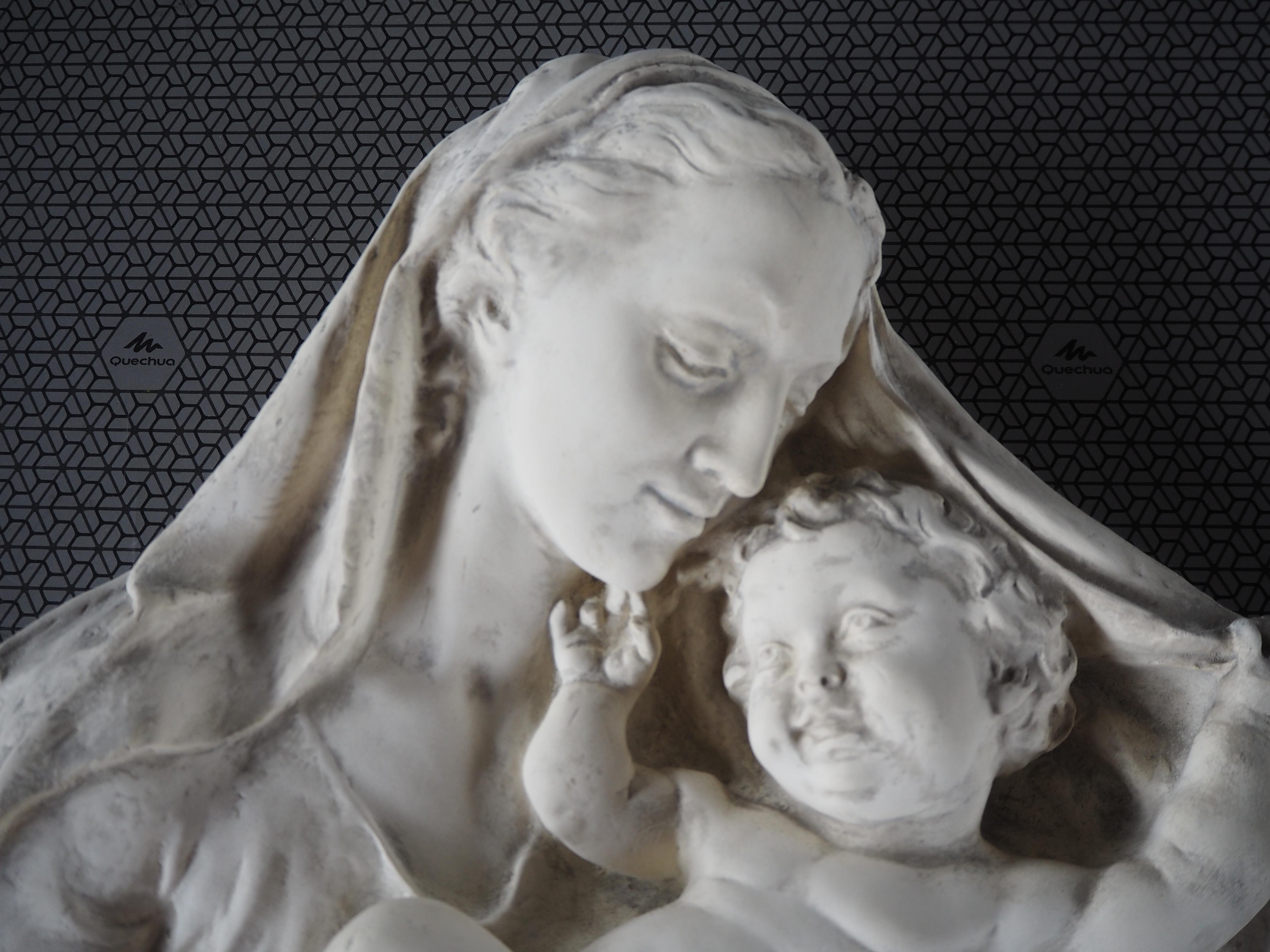 Original condition – no restorations or visible damage

Subtle patina consistent with age