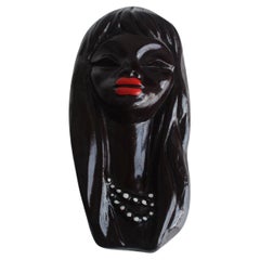 Rilievo da parete in ceramica di metà secolo raffigurante una donna Maasai