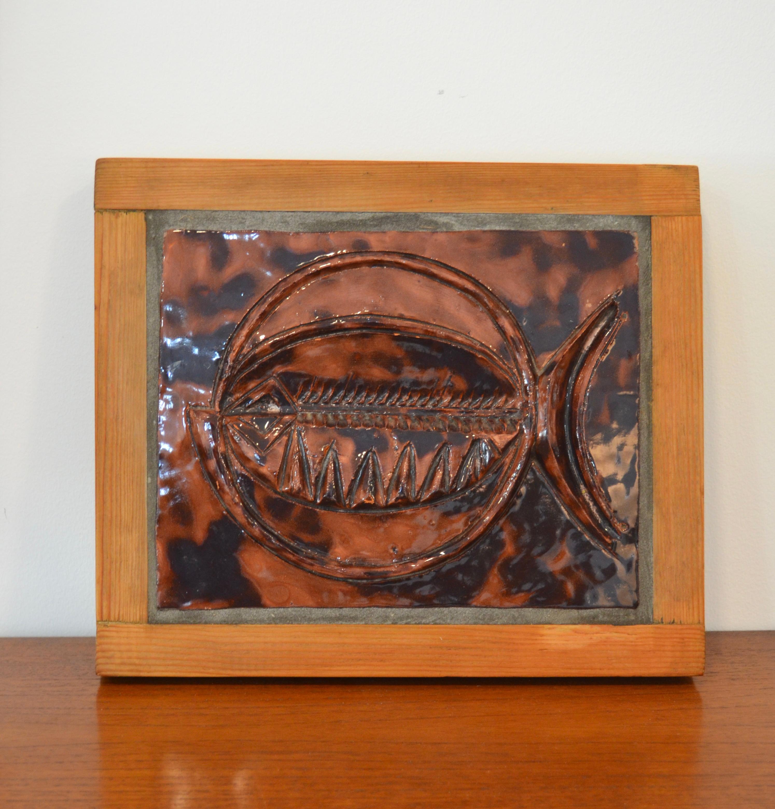 Sculpture murale en céramique du milieu du siècle avec motif de poisson, années 1950 en vente 5