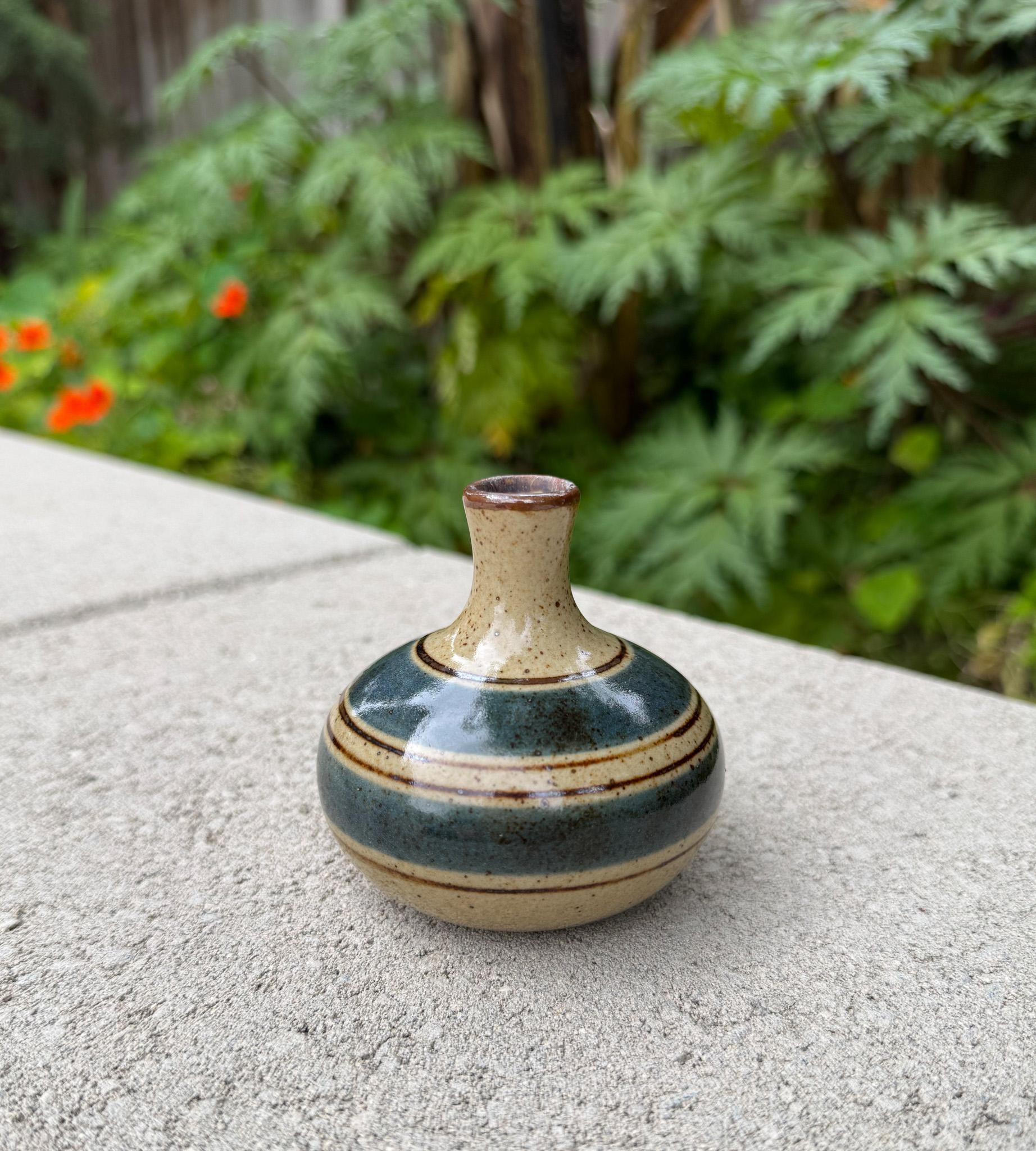 Pot à herbes en céramique du milieu du siècle, Japon, 20e siècle. 