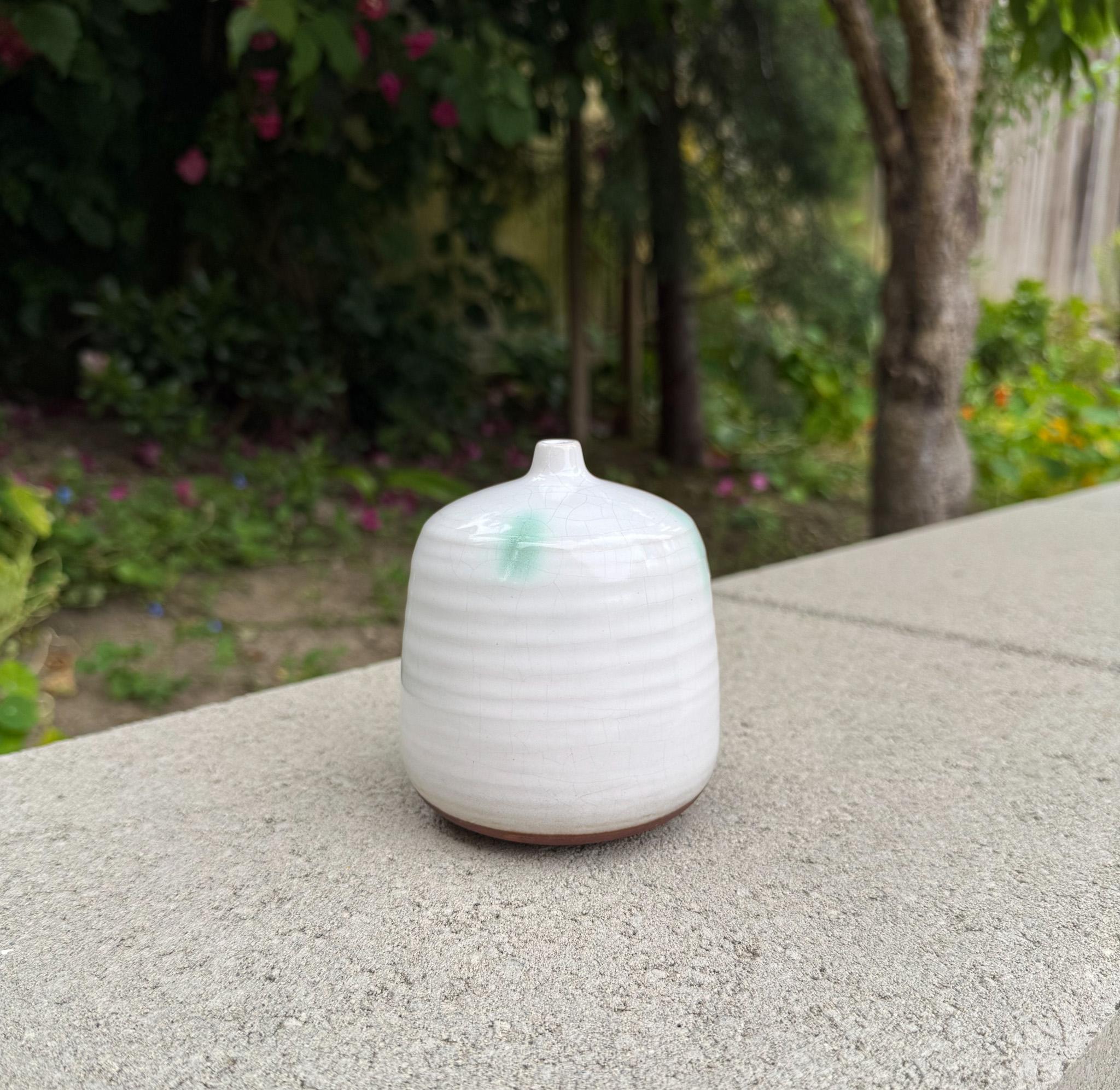 Giapponese Vaso per erbacce in ceramica di metà secolo, Giappone, 20° secolo in vendita