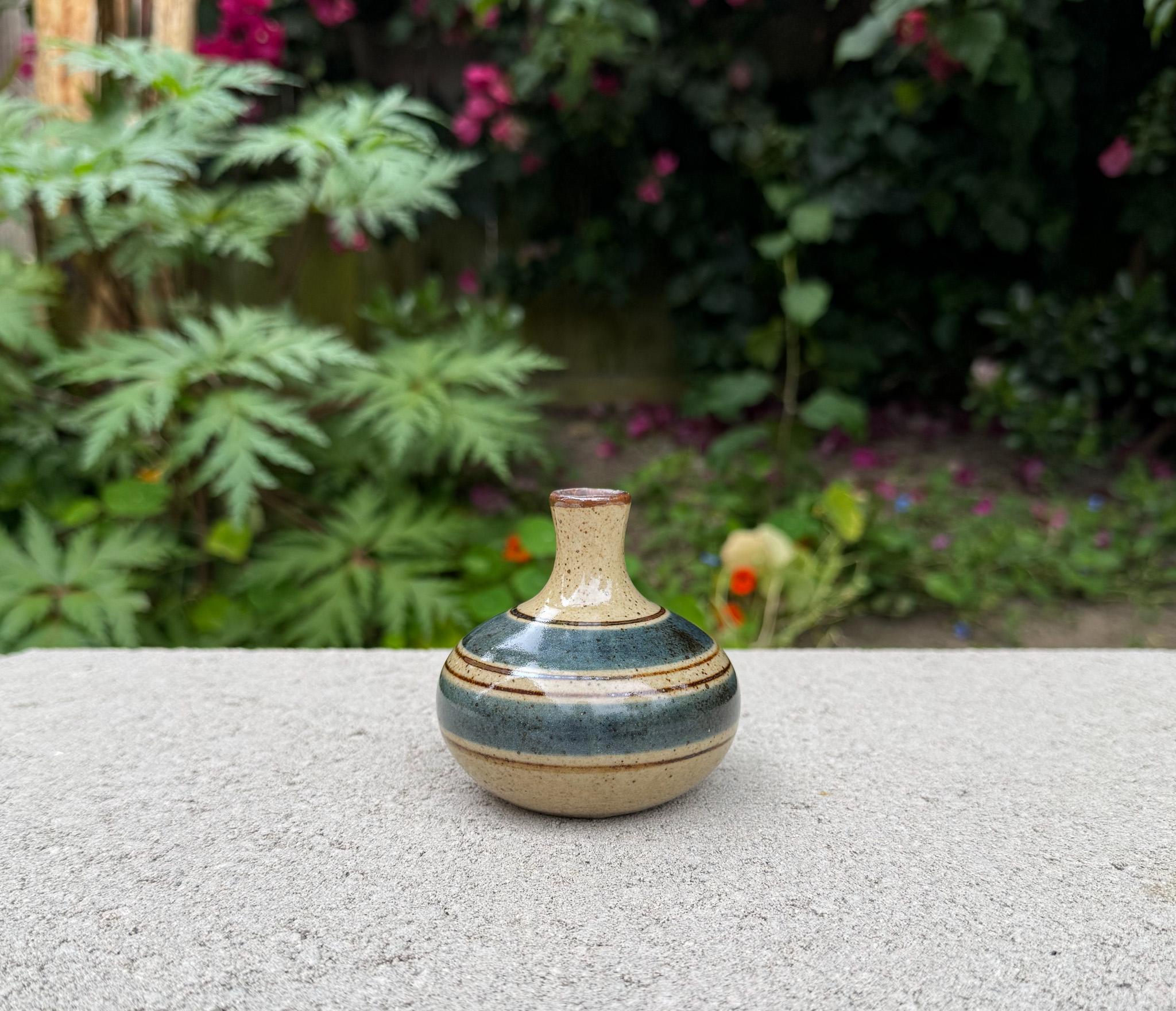 Vernissé Pot à herbes en céramique du milieu du siècle, Japon, 20e siècle en vente