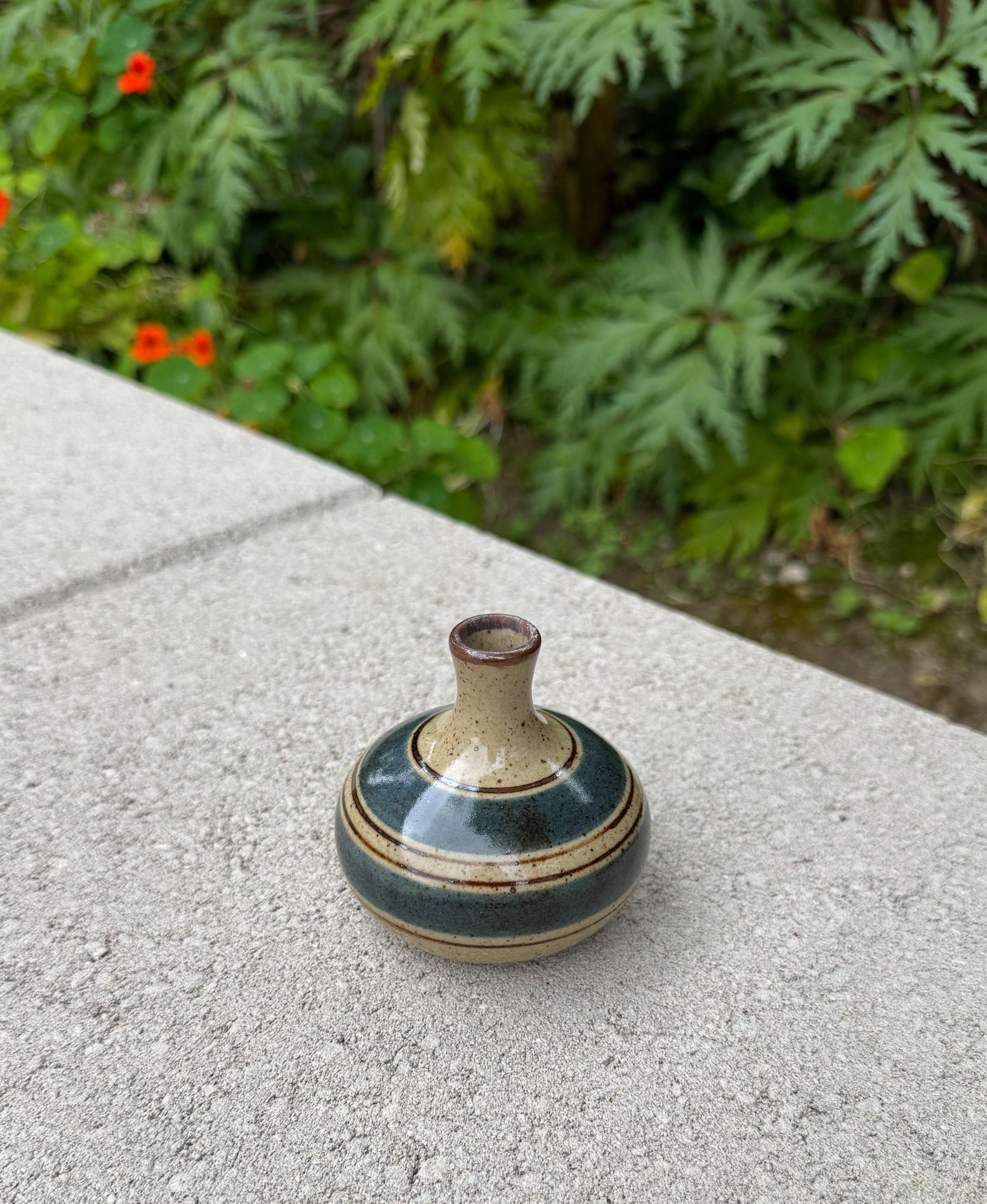 Pot à herbes en céramique du milieu du siècle, Japon, 20e siècle Bon état - En vente à San Juan Capistrano, CA