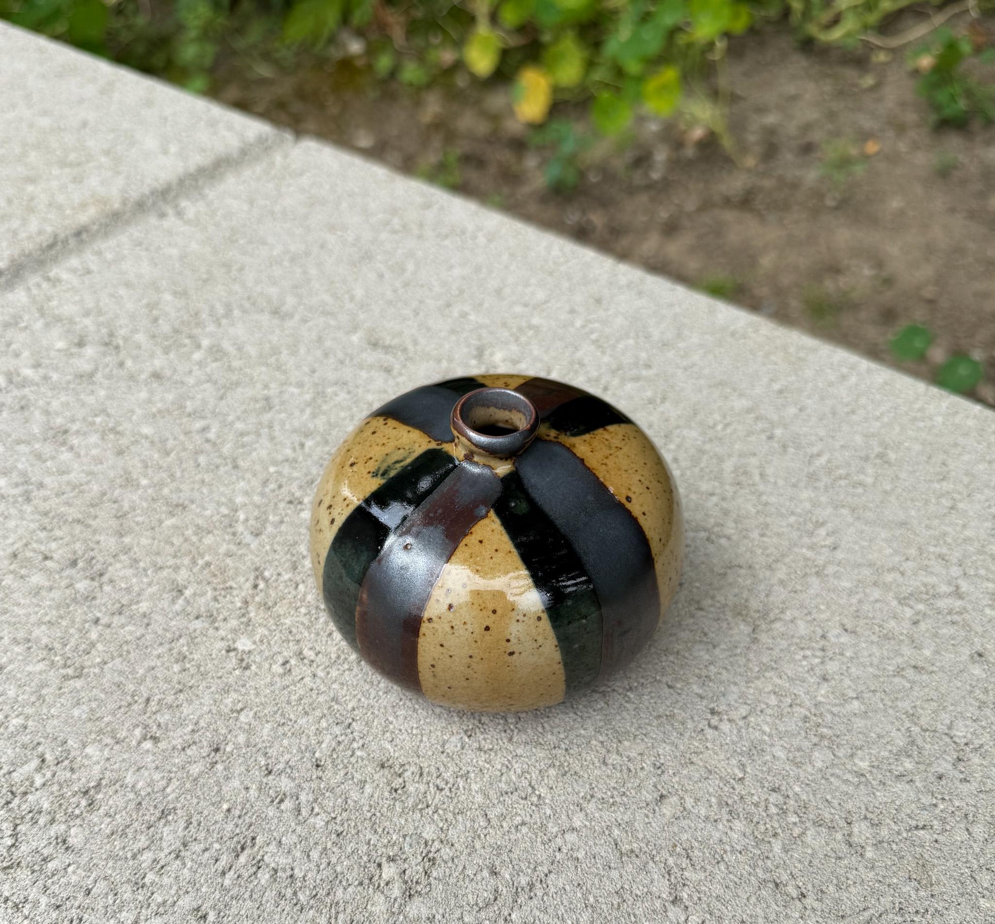 20ième siècle Pot à herbes en céramique du milieu du siècle, Japon, 20e siècle en vente