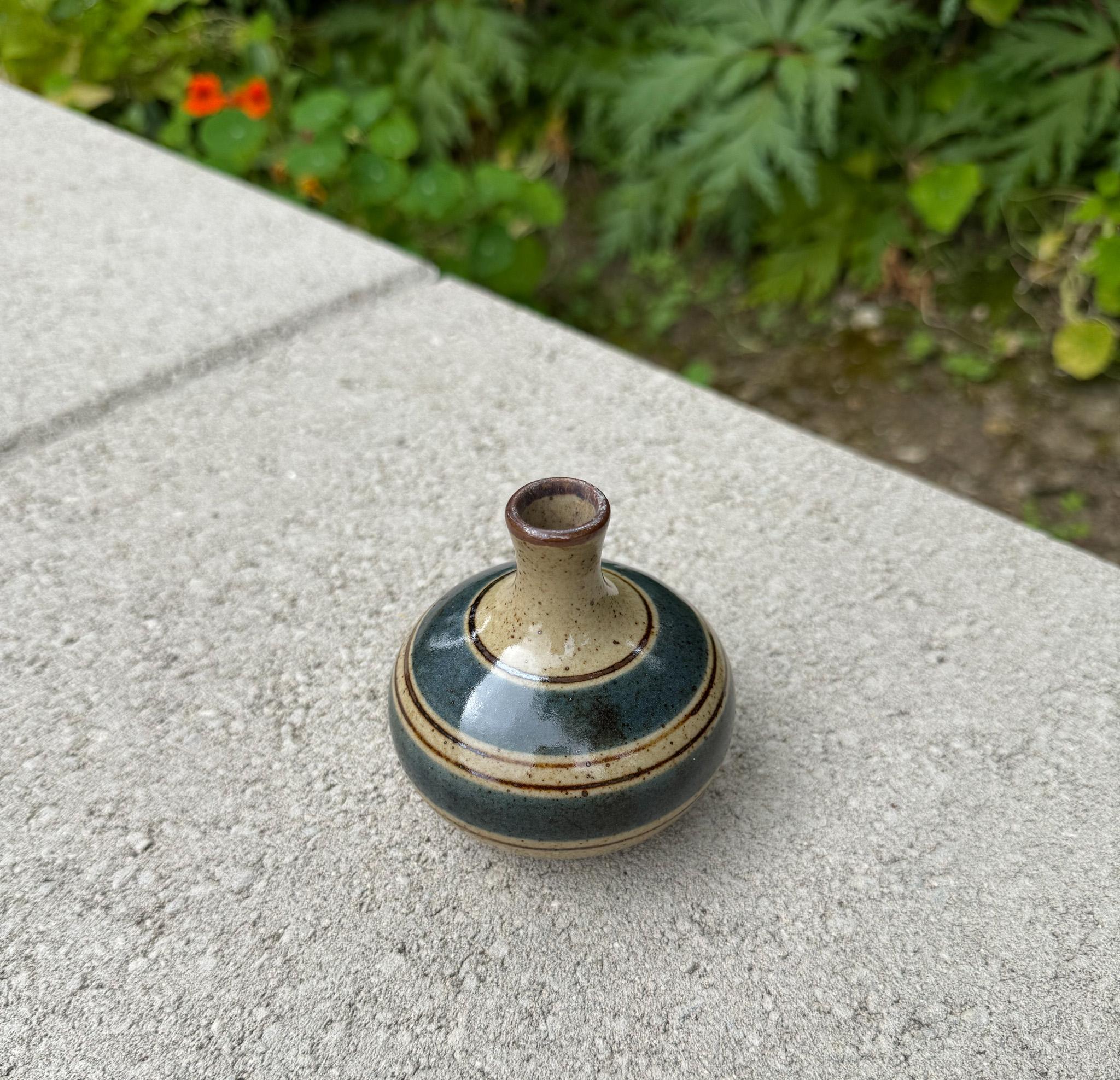 Céramique Pot à herbes en céramique du milieu du siècle, Japon, 20e siècle en vente