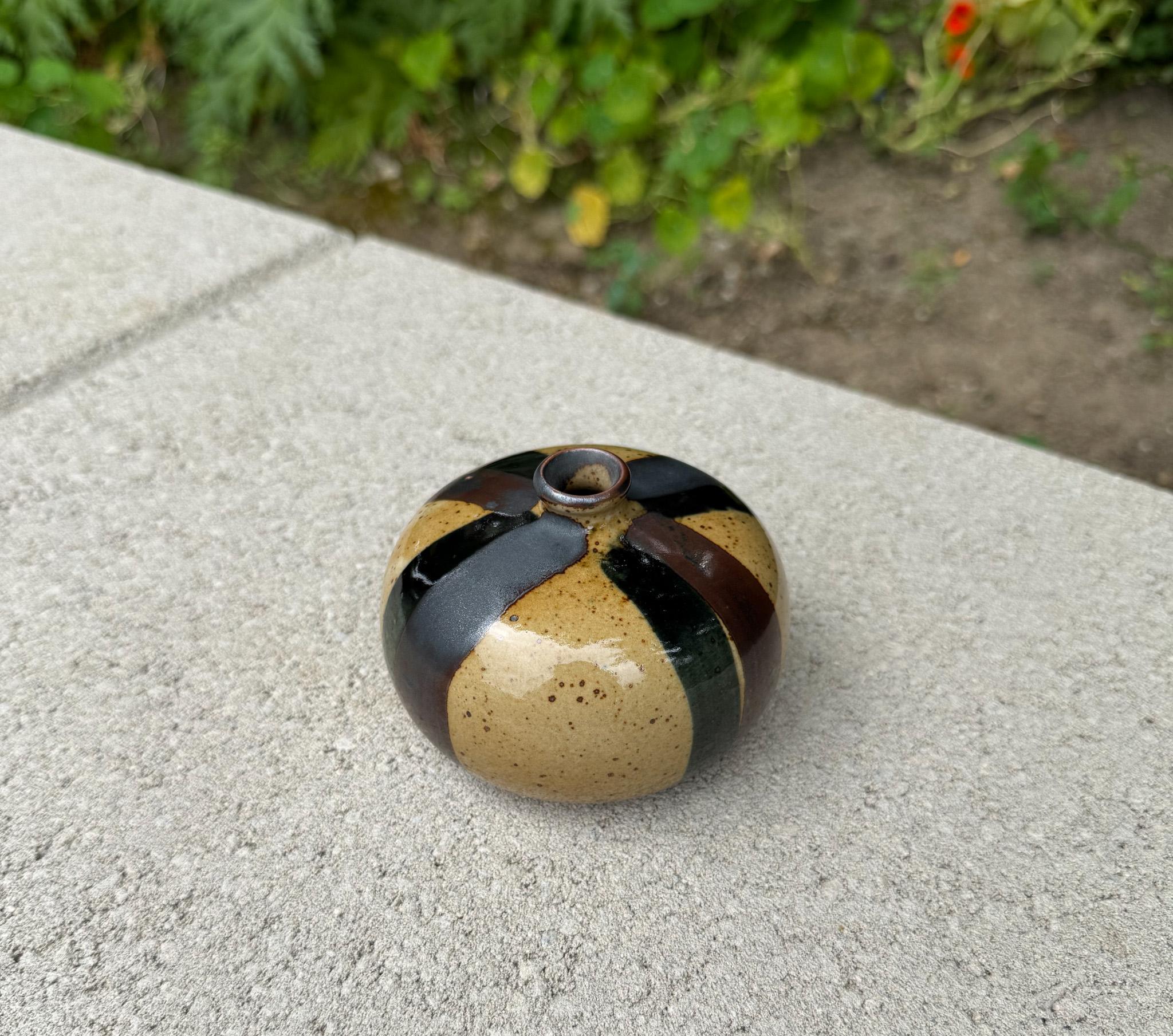 Céramique Pot à herbes en céramique du milieu du siècle, Japon, 20e siècle en vente