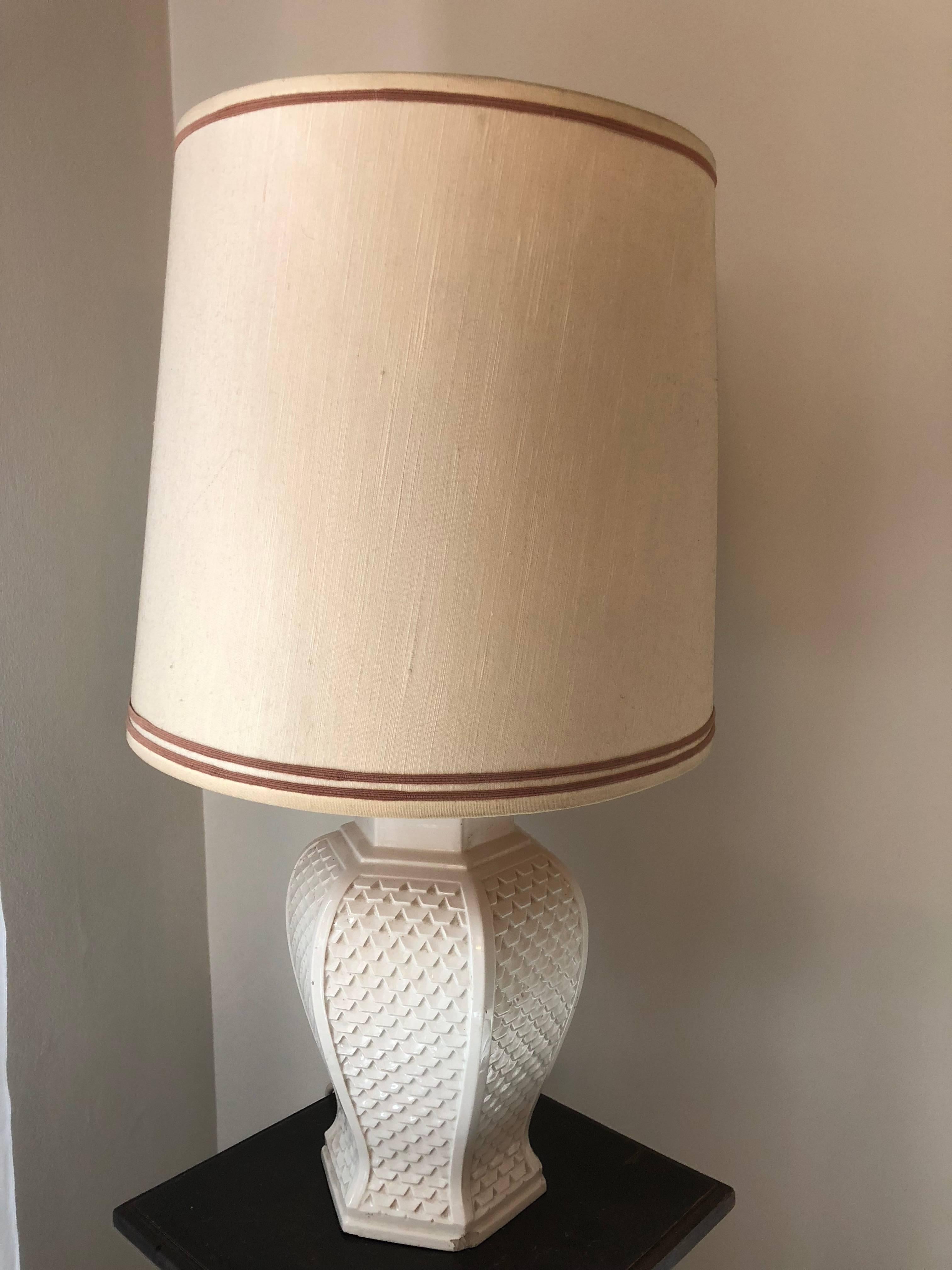 Elegant white ceramic base Stand Italian desk lamp with beige abat-jour.

INTERNATIONAL SHIPPING
Our transportation of antique furniture and items is executed with utmost care and with personal flavour in order pick up or bring your precious