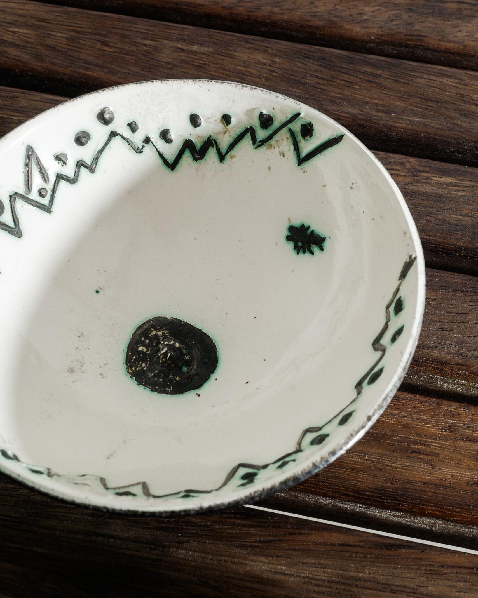 Mid Century Ceramic White Black & Green Hand Painted Bowl von Pablo Picasso 1950s im Angebot 1